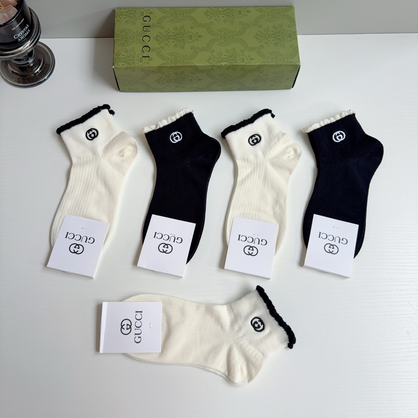 配包装（一盒5双） Gucci 古奇新款刺绣纯棉袜子 经典字母logo船袜，个性时尚百搭款，！超柔软材质