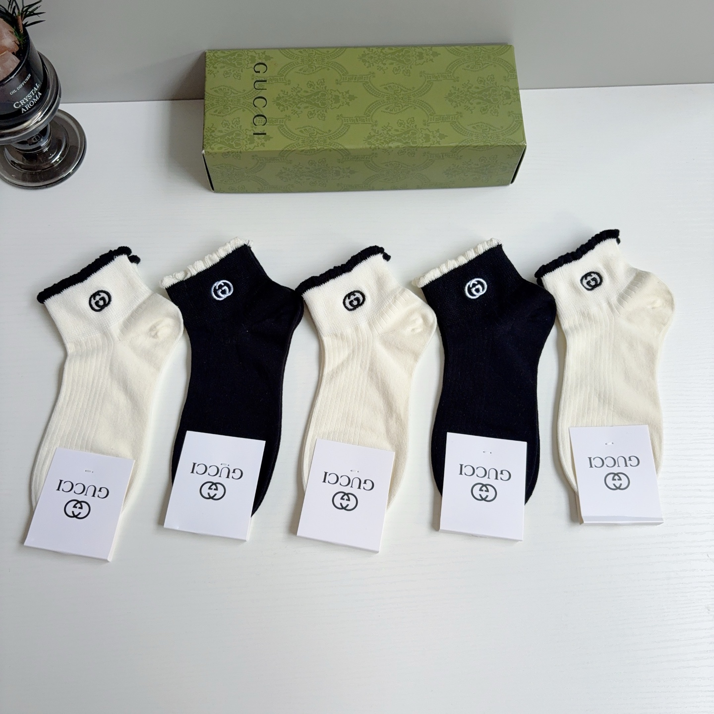 配包装（一盒5双） Gucci 古奇新款刺绣纯棉袜子 经典字母logo船袜，个性时尚百搭款，！超柔软材质