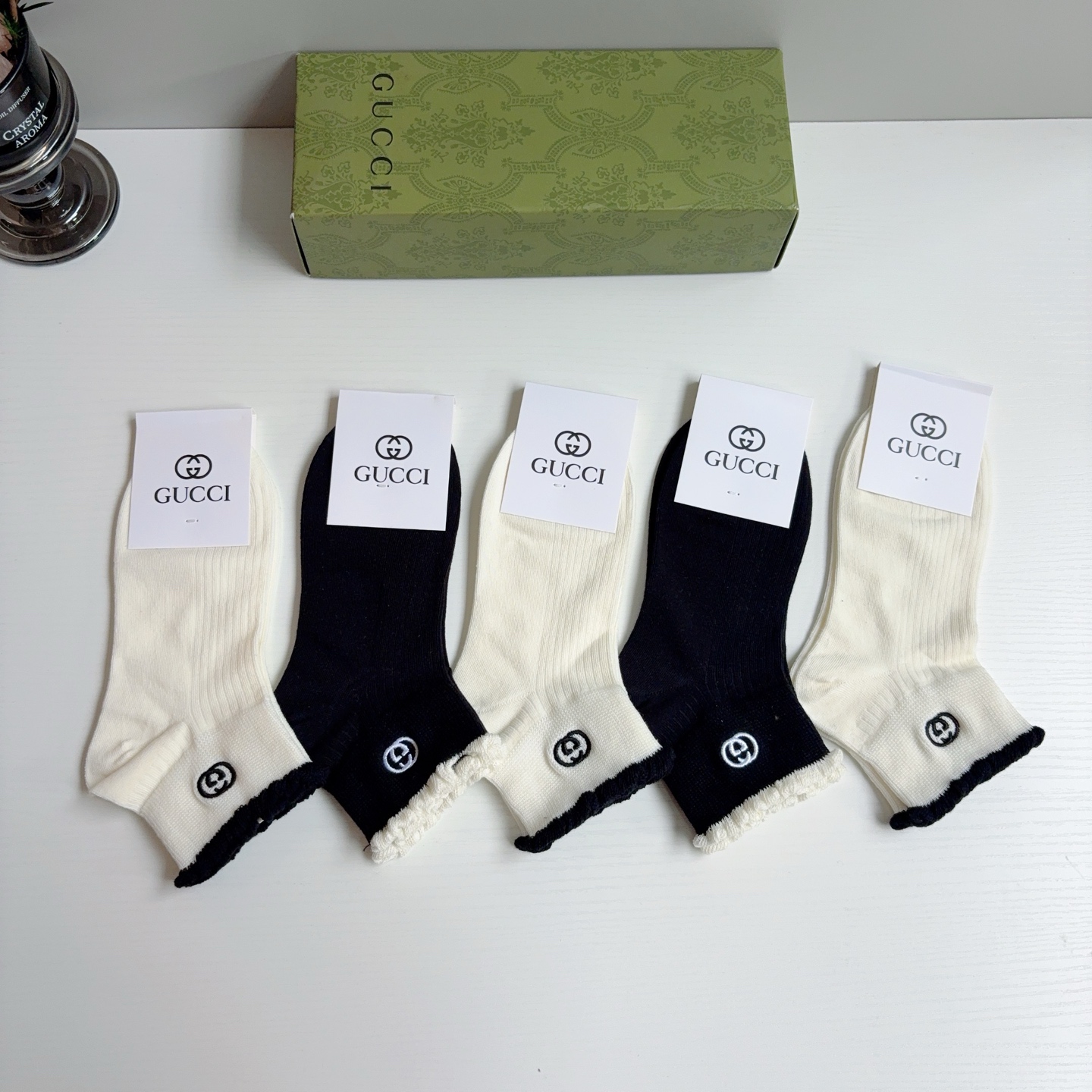 配包装（一盒5双） Gucci 古奇新款刺绣纯棉袜子 经典字母logo船袜，个性时尚百搭款，！超柔软材质