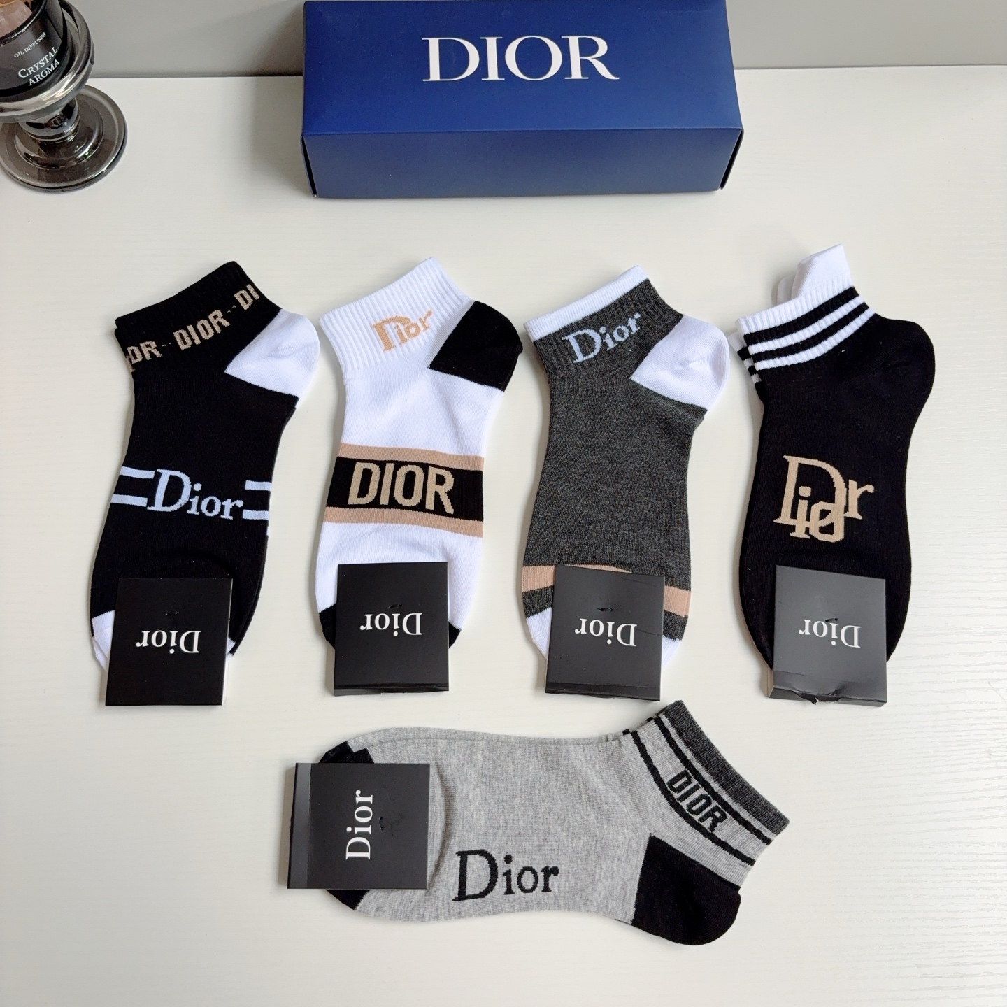 配包装（一盒5双）Dior 迪奥 新款字母罗口男款短筒袜子！经典字母专柜同步袜子，💛大牌出街，潮人必备。