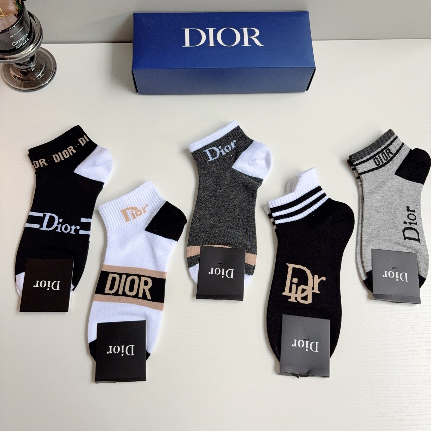 配包装（一盒5双）Dior 迪奥 新款字母罗口男款短筒袜子！经典字母专柜同步袜子，💛大牌出街，潮人必备。