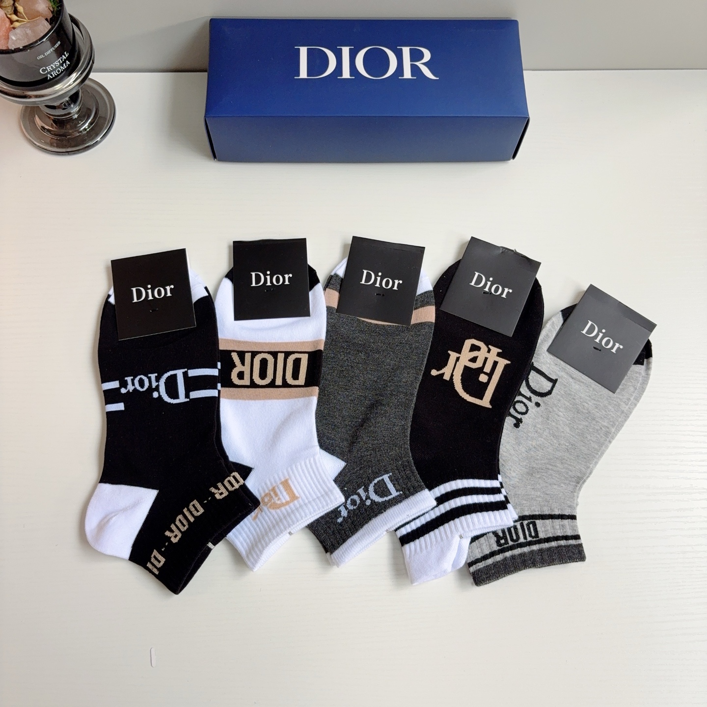 配包装（一盒5双）Dior 迪奥 新款字母罗口男款短筒袜子！经典字母专柜同步袜子，💛大牌出街，潮人必备。