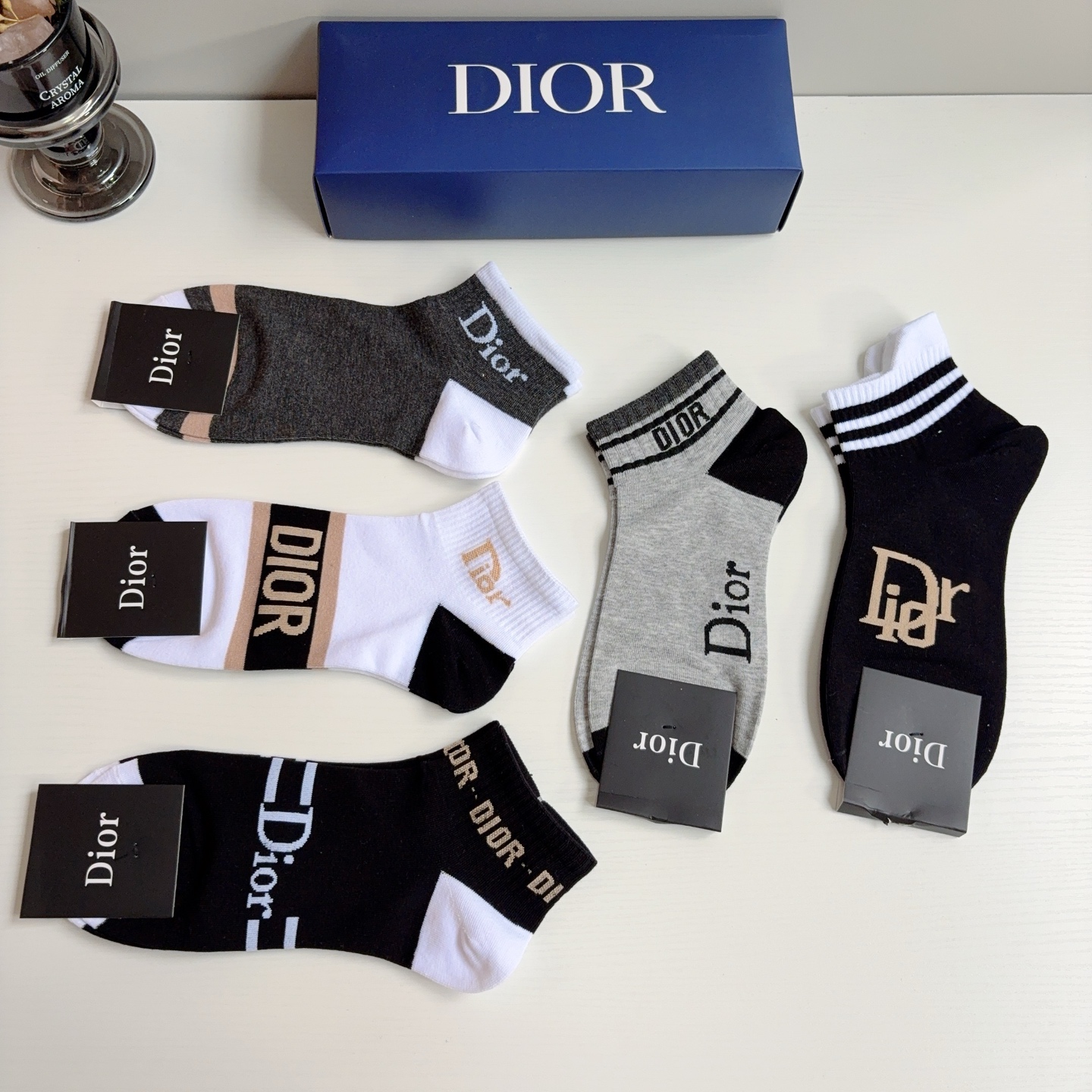 配包装（一盒5双）Dior 迪奥 新款字母罗口男款短筒袜子！经典字母专柜同步袜子，💛大牌出街，潮人必备。