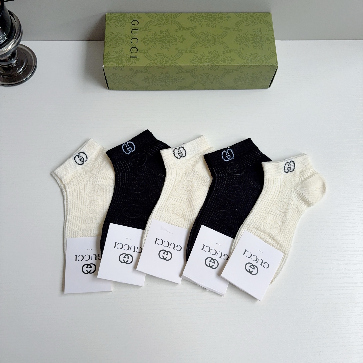 NO:851349,Comes with packaging (5 pairs in a box) GUCCI 2026 new short socks!  Bamboo cotton fabric, counter-synchronized socks, big brands going out on the street, fashionable people must-have super matching socks, stockings, socks, gucci, socks19860909配包装（一盒5双） GUCCI 古奇 2026新款短筒袜子！竹棉面料,专柜同步袜子,大牌出街,潮人必备超好搭袜子,丝袜,袜子,gucci,socks,accessory