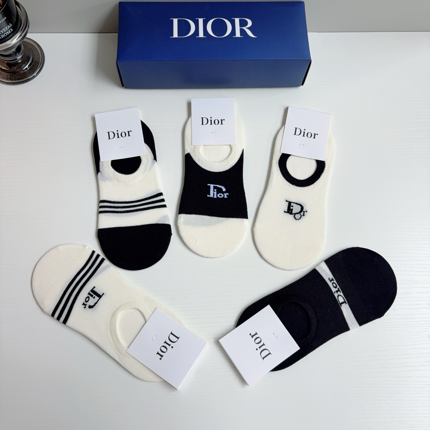 配包装（一盒5双） 🌟 Dior （迪奥） 竹棉材质袜子 经典字母logo船袜，个性时尚百搭款，舒适透气