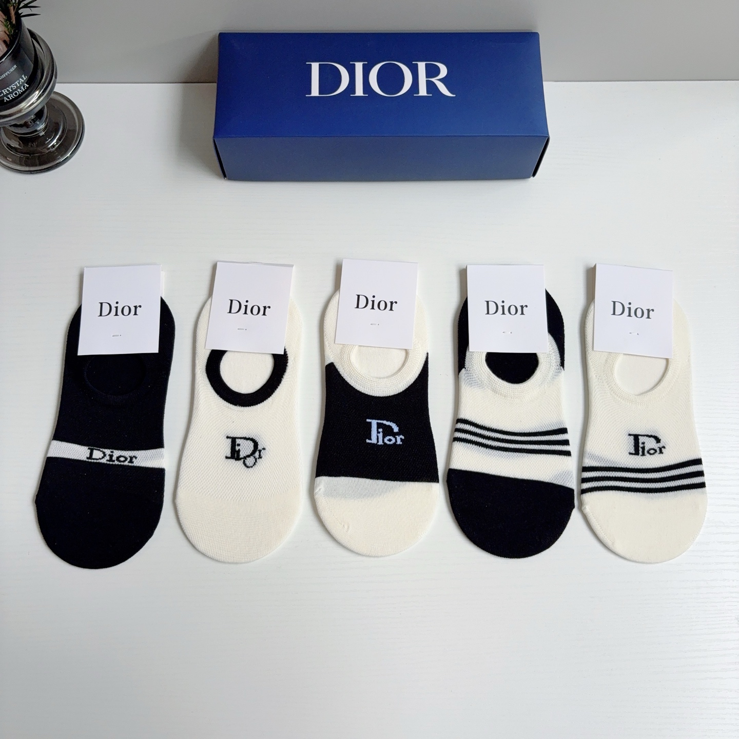 配包装（一盒5双） 🌟 Dior （迪奥） 竹棉材质袜子 经典字母logo船袜，个性时尚百搭款，舒适透气