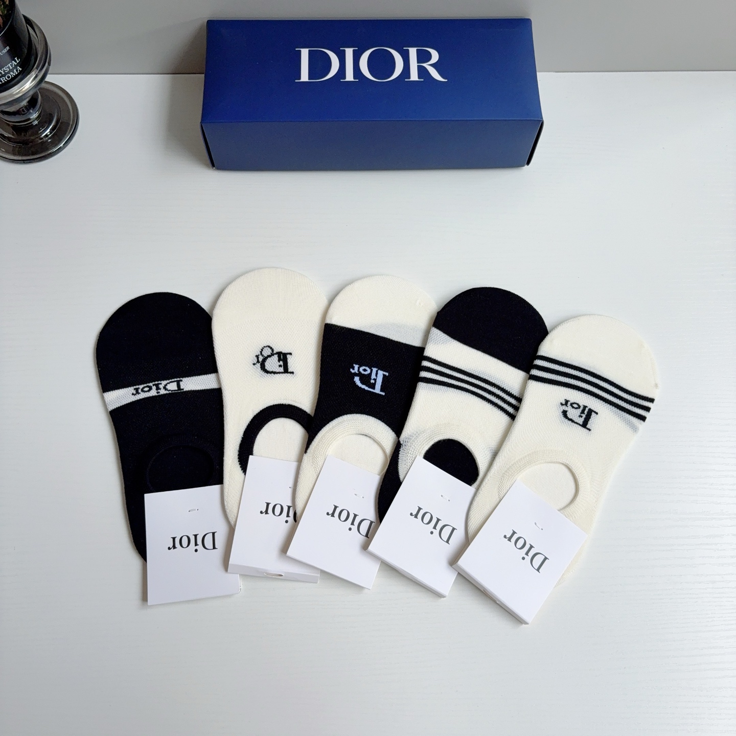 配包装（一盒5双） 🌟 Dior （迪奥） 竹棉材质袜子 经典字母logo船袜，个性时尚百搭款，舒适透气