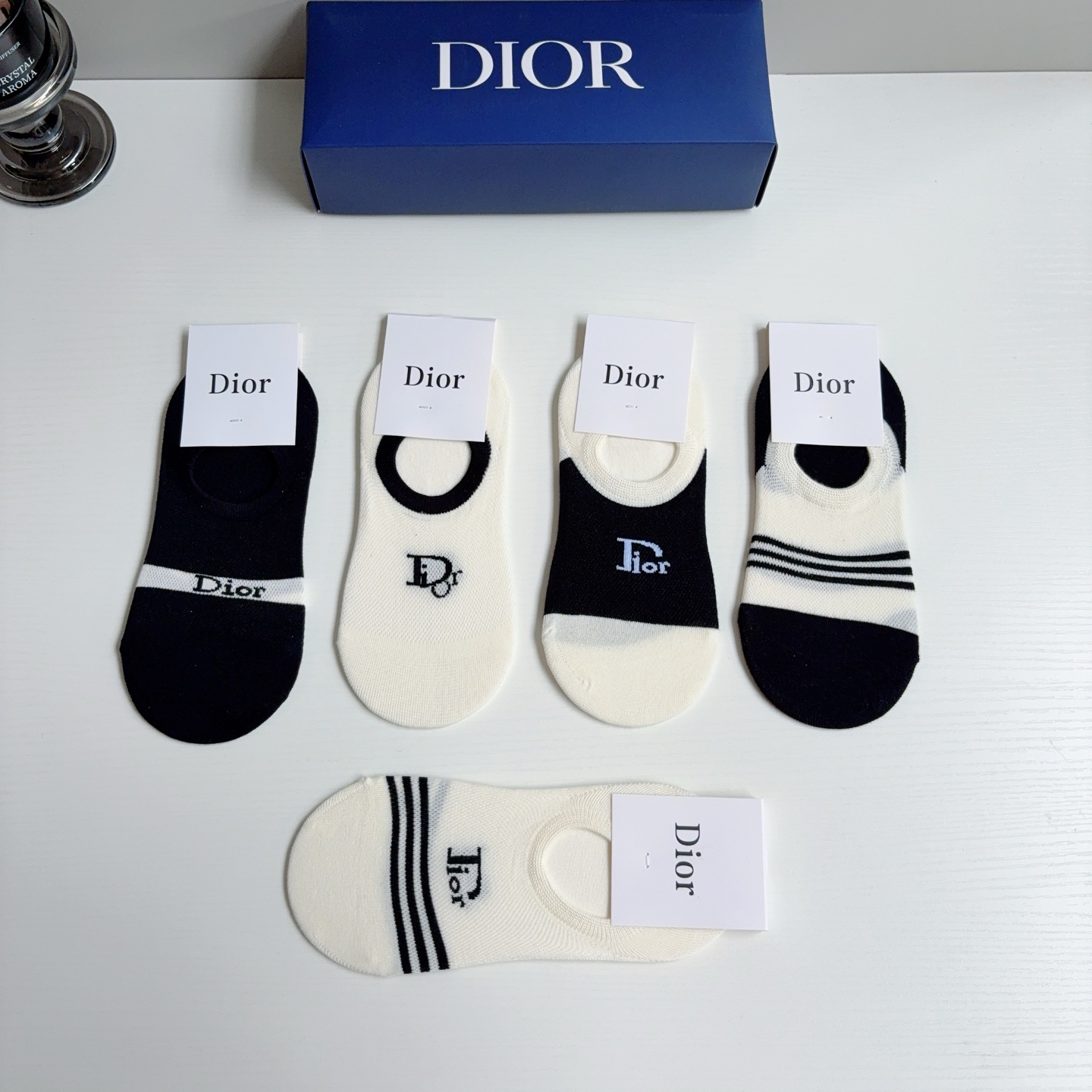 配包装（一盒5双） 🌟 Dior （迪奥） 竹棉材质袜子 经典字母logo船袜，个性时尚百搭款，舒适透气