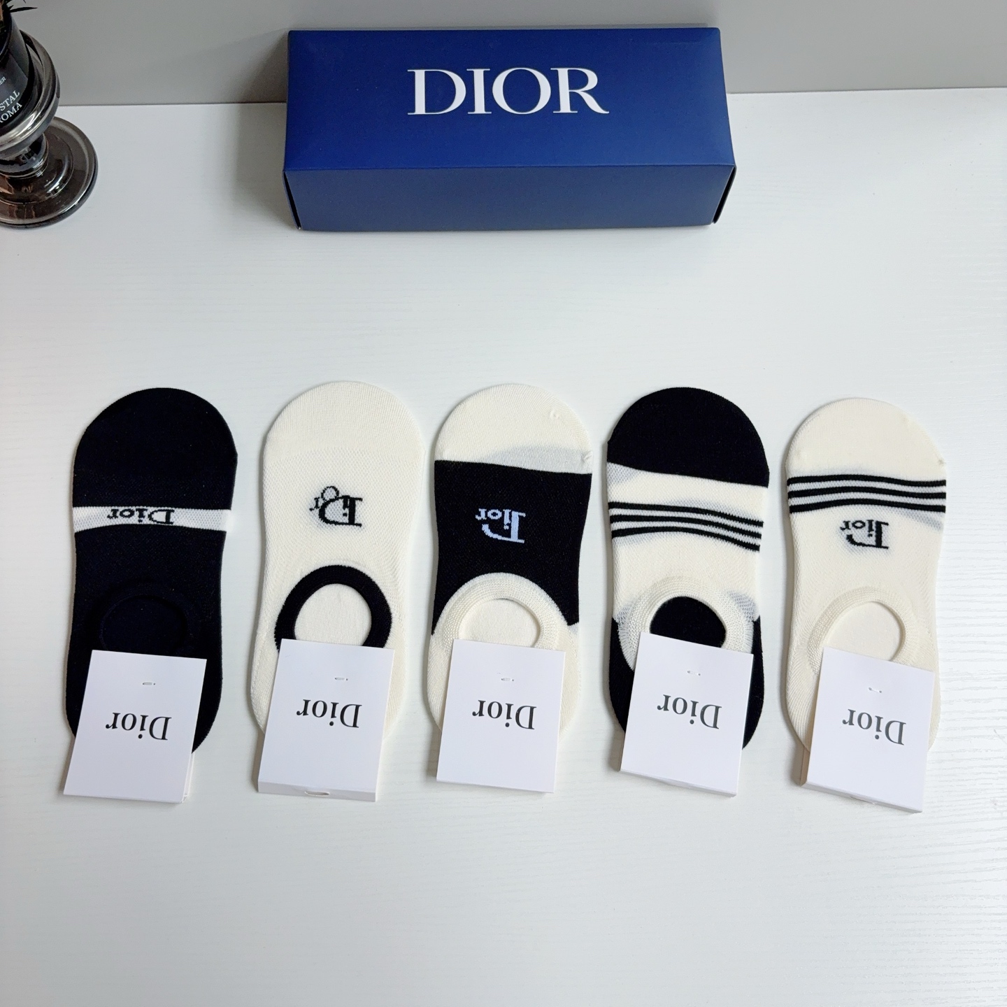 配包装（一盒5双） 🌟 Dior （迪奥） 竹棉材质袜子 经典字母logo船袜，个性时尚百搭款，舒适透气