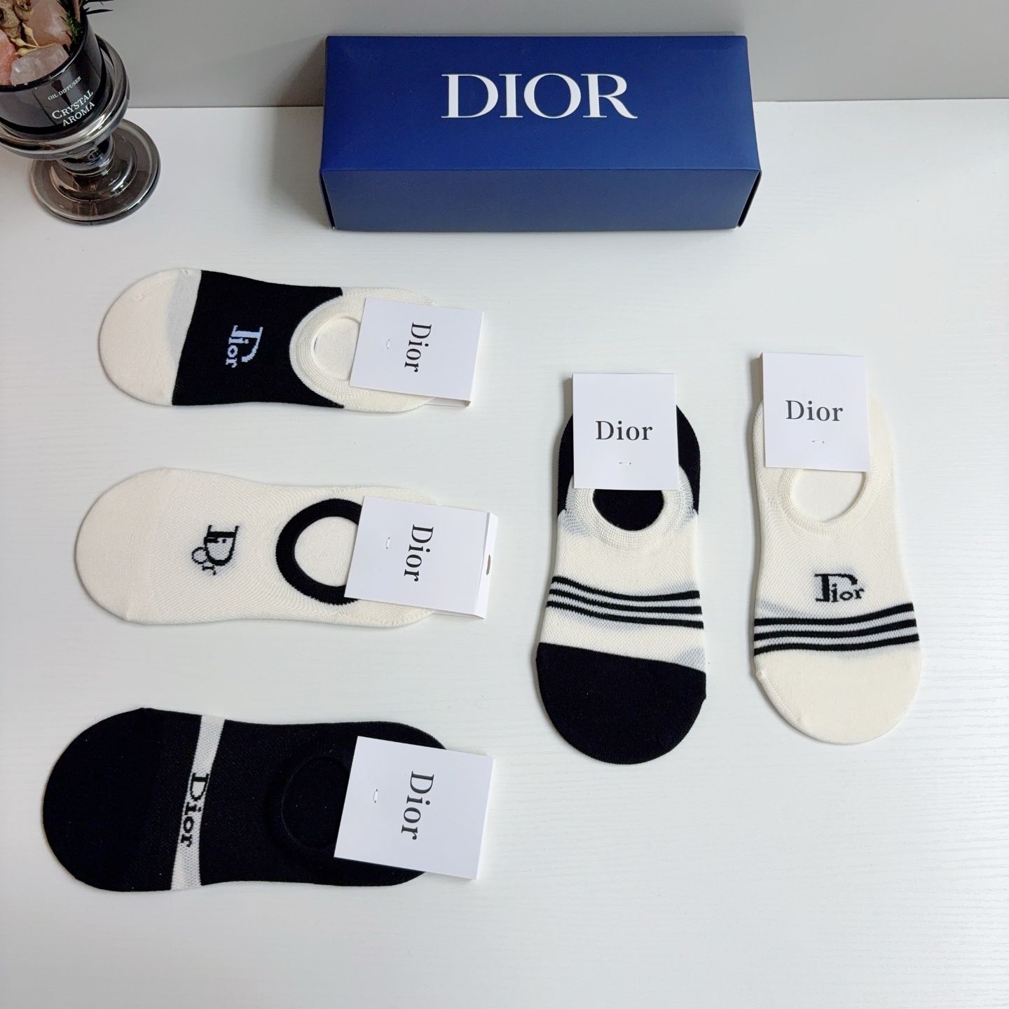 配包装（一盒5双） 🌟 Dior （迪奥） 竹棉材质袜子 经典字母logo船袜，个性时尚百搭款，舒适透气