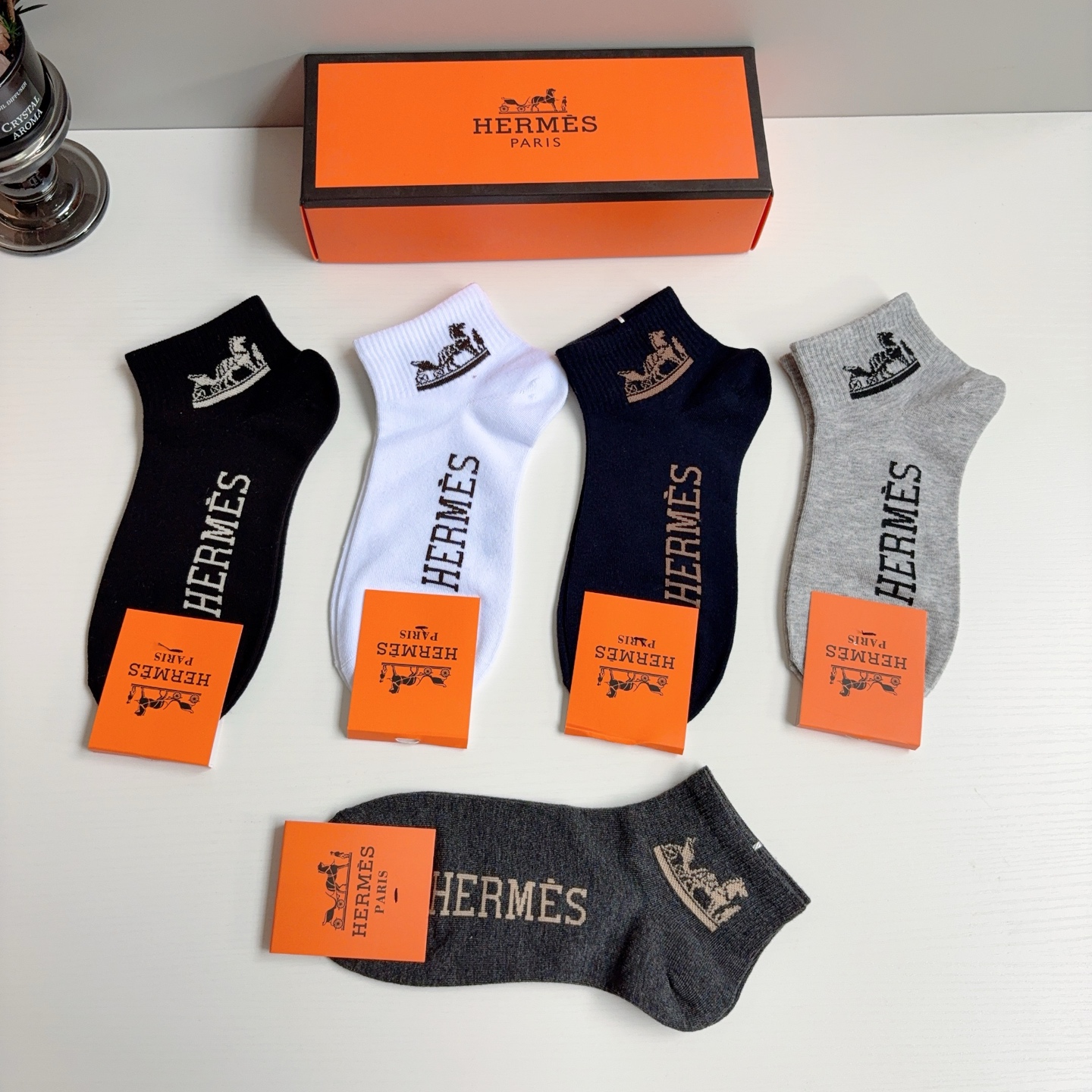 配包装【一盒5双】HERMES 爱马仕 男款短款袜子船袜。超级柔软。潮人必不能少的专柜代购品质袜子！