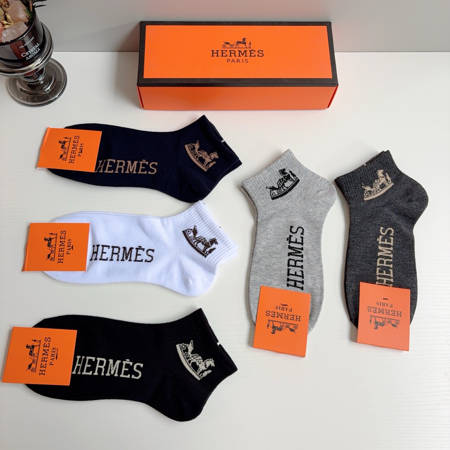 配包装【一盒5双】HERMES 爱马仕 男款短款袜子船袜。超级柔软。潮人必不能少的专柜代购品质袜子！
