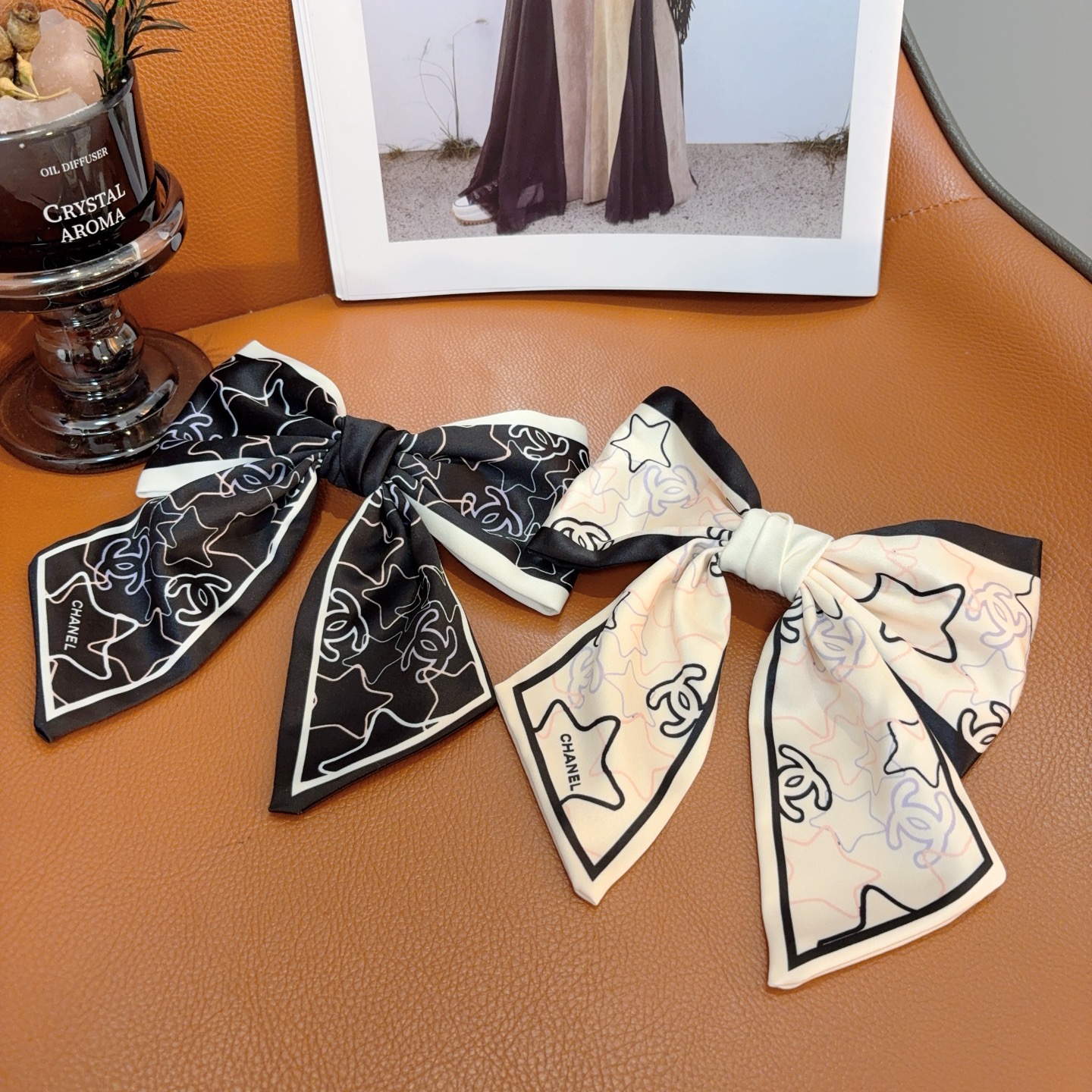 NO:881366,Comes with packaging CHANEL (Chanel) new bow hair clip, slingshot clip, Internet celebrity recommended model, classic bow headpiece, super versatile!  hairpins,hairpins,chanel,chanel,hairpins19860909配包装 CHANEL（香奈儿）新款蝴蝶结发夹 弹弓夹 网红推荐款 经典蝴蝶结头饰,超级百搭哦！发夹,发夹,chanel,chanel,hairpins,accessory