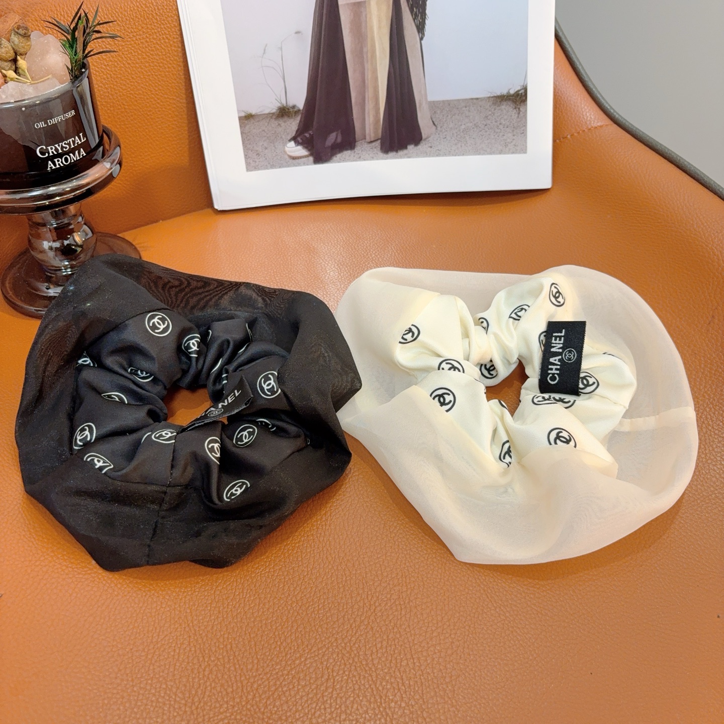 NO:881367,Comes with packaging CHANEL (Chanel) new high-quality organza material hair band, exquisite intestinal loop rubber band, comfortable and stress-free to wear, a must-have for styling!  hairpins,hairpins,chanel,chanel,hairpins19860909配包装 CHANEL（香奈儿）新款高品质欧根纱材质发圈,精致肠圈皮筋,佩戴舒适无压力,造型搭配必备！发夹,发夹,chanel,chanel,hairpins,accessory