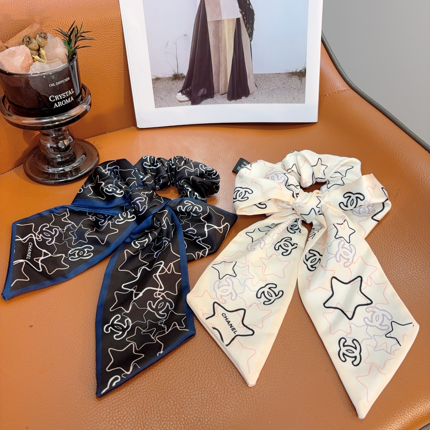 NO:881371,With packaging CHANEL (Chanel) letter streamer ponytail hair tie butterfly colon ring, high-end Korean style rubber band, classic flower design, high-end atmosphere, celebrity style, hairpins, hairpins, chanel, chanel, hairpins19860909配包装 CHANEL（香奈儿）字母飘带马尾发圈 蝴蝶结肠圈,高档韩版皮筋,经典花型设计, 高端大气,名媛范儿,发夹,发夹,chanel,chanel,hairpins,accessory