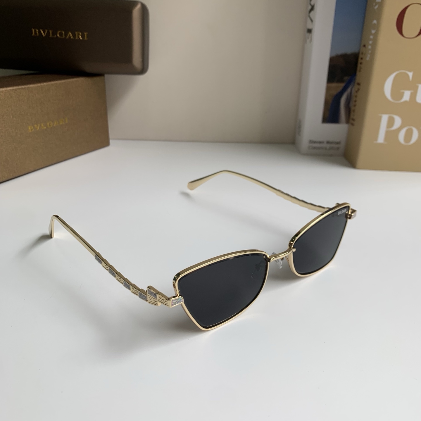 NO:925701,BVLGARI 2026 new metal frame modified slimming anti-UV sunglasses, the same style as the Internet celebrity!  glasses sunglasses sunglasses,glasses,bottega veneta,bvlgari,bvlgari19860909BVLGARI 宝格丽 2026新款金属框修饰显瘦防紫外线太阳镜网红同款墨镜！眼镜墨镜太阳镜,眼镜,bottega veneta,bvlgari,bvlgari,glasses