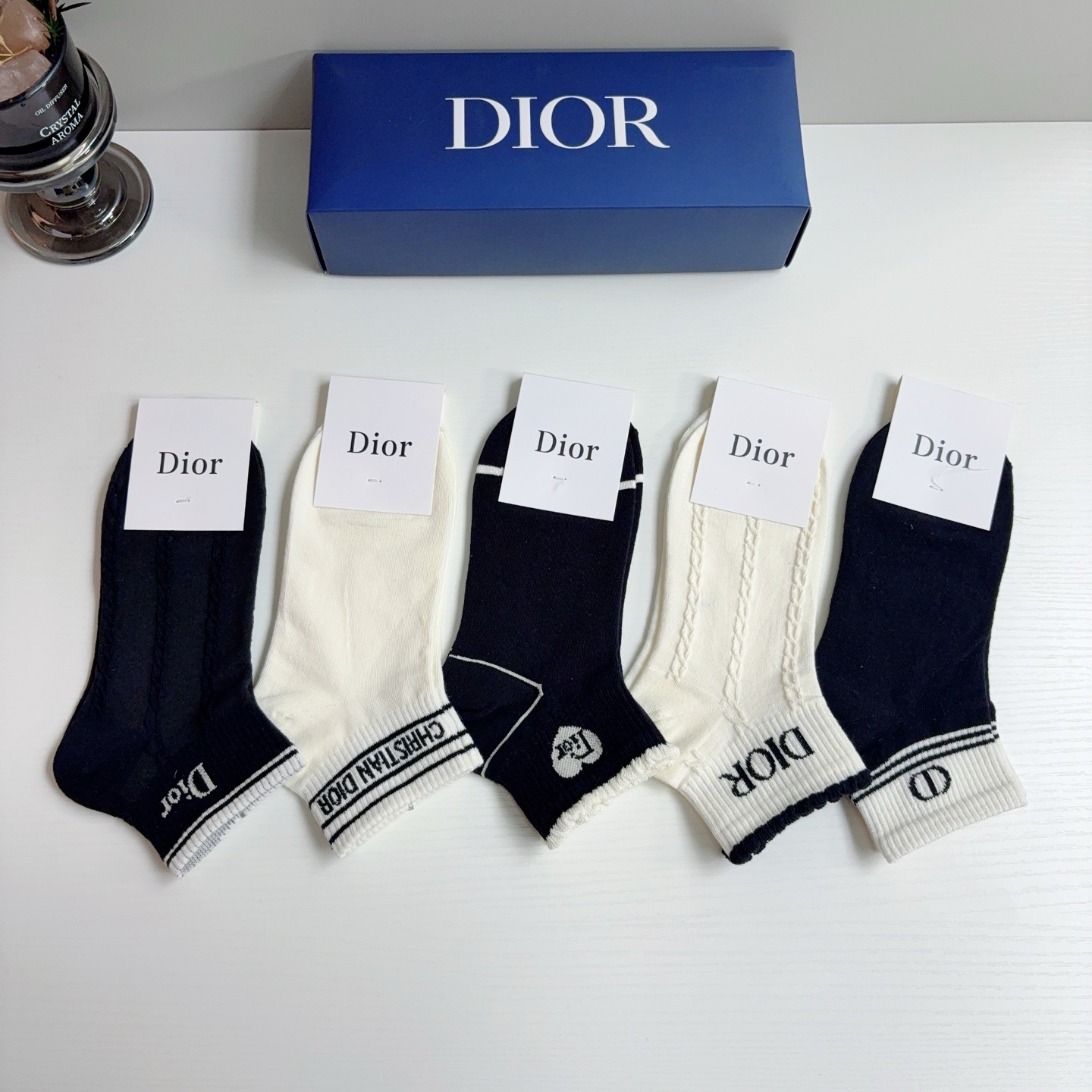 配包装（一盒5双） Dior 迪奥 2026新款短筒袜子！纯棉面料，大牌出街，潮人必备超好搭！
