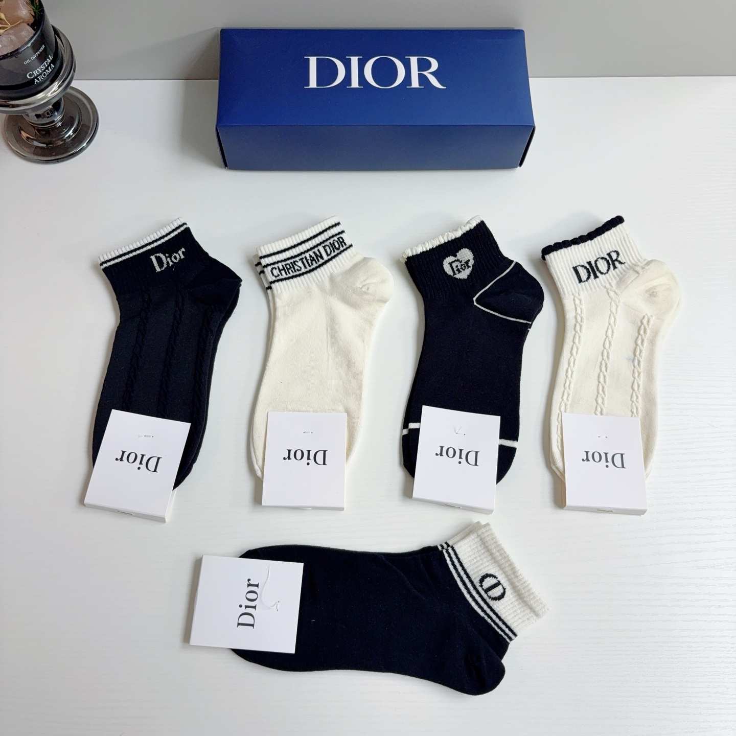 配包装（一盒5双） Dior 迪奥 2026新款短筒袜子！纯棉面料，大牌出街，潮人必备超好搭！