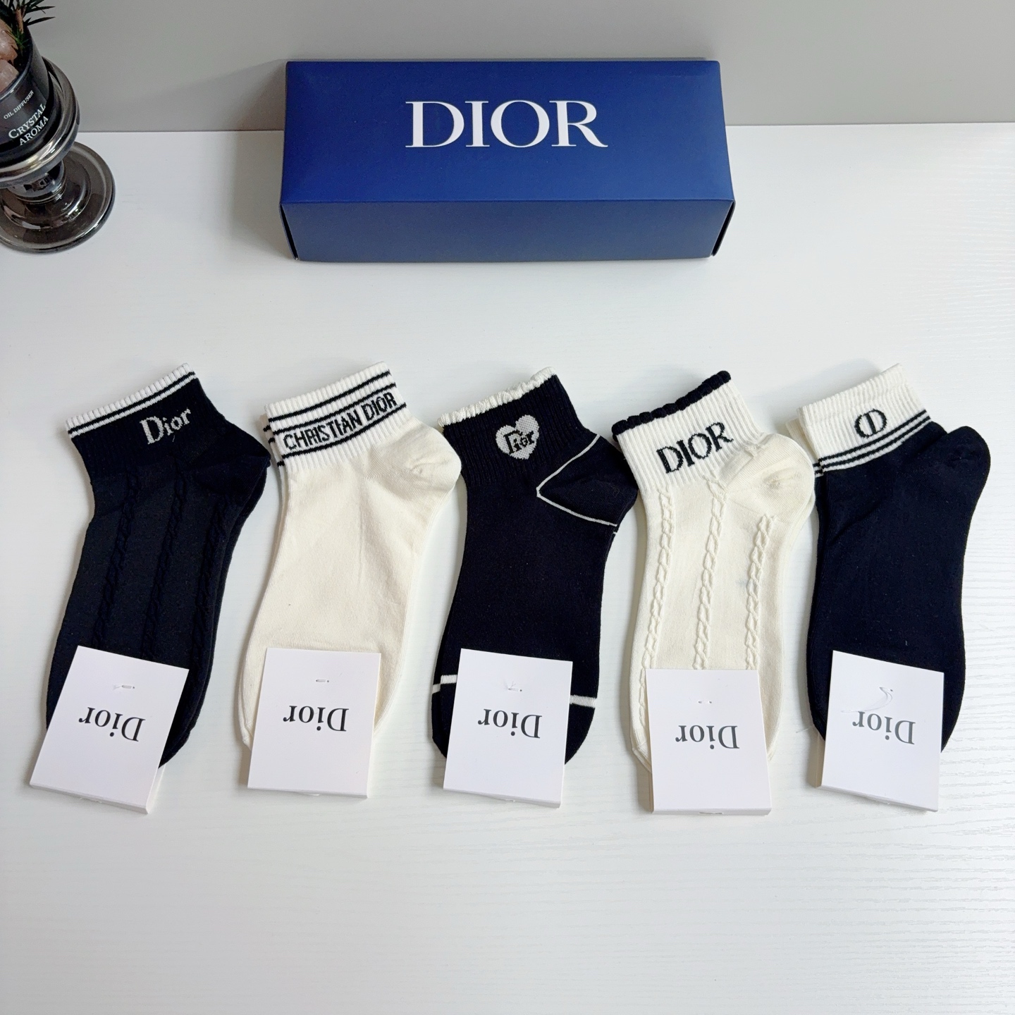 配包装（一盒5双） Dior 迪奥 2026新款短筒袜子！纯棉面料，大牌出街，潮人必备超好搭！