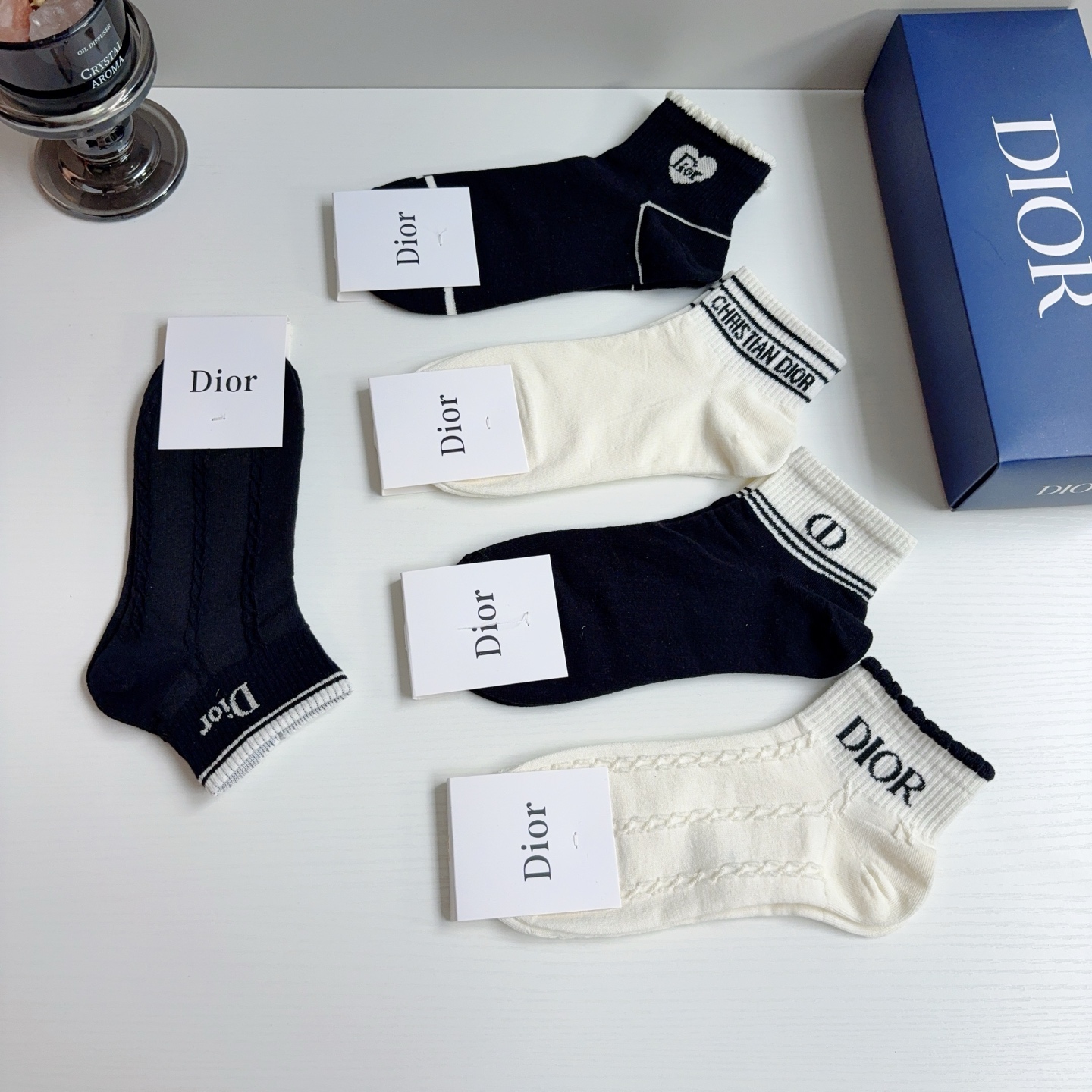 配包装（一盒5双） Dior 迪奥 2026新款短筒袜子！纯棉面料，大牌出街，潮人必备超好搭！