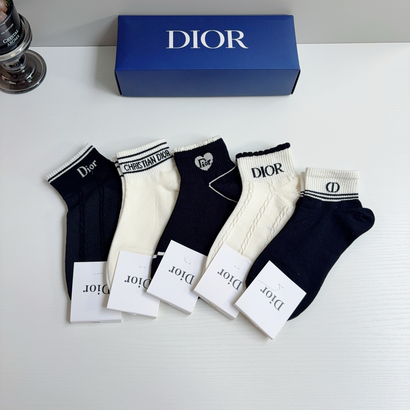 NO:813205,Comes with packaging (5 pairs in a box) Dior 2026 new short socks!  Pure cotton fabric, popular with big brands, a must-have for fashionistas, super easy to match!  socks, stockings, socks, dior, dior, socks19860909配包装（一盒5双） Dior 迪奥 2026新款短筒袜子！纯棉面料,大牌出街,潮人必备超好搭！袜子,丝袜,袜子,dior,dior,socks,accessory