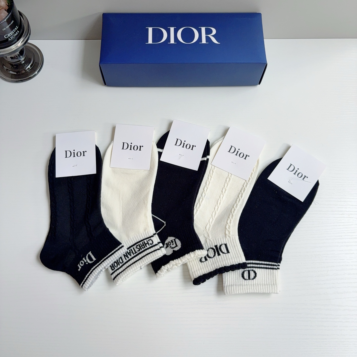配包装（一盒5双） Dior 迪奥 2026新款短筒袜子！纯棉面料，大牌出街，潮人必备超好搭！