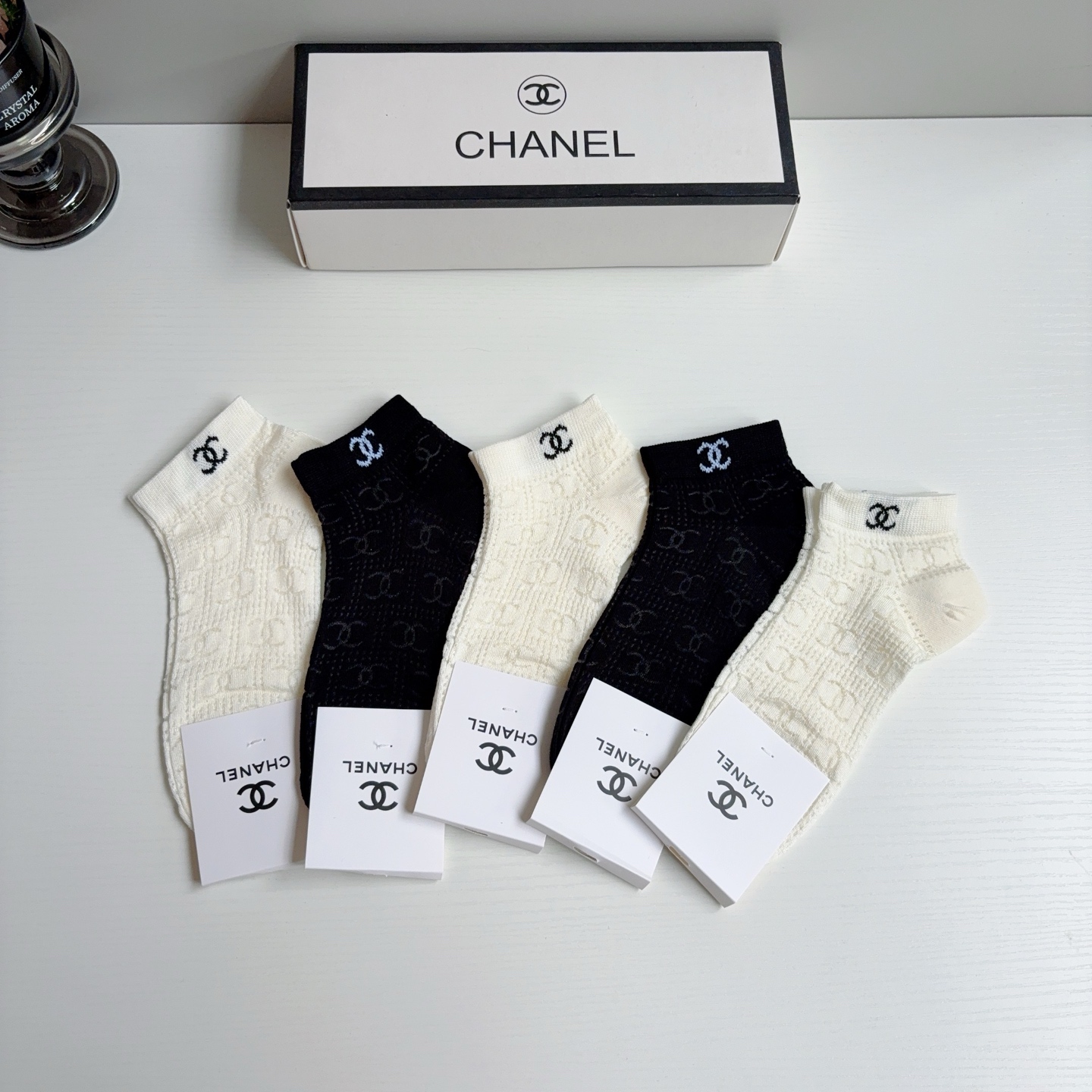 NO:813218,Comes with packaging (5 pairs in a box) CHANEL Chanel classic boat socks made of bamboo cotton, breathable material, classic double C pattern logo, must-have socks for fashionistas, stockings, socks, chanel, chanel, socks19860909配包装（一盒5双） CHANEL 香奈儿经典船袜竹棉透气材质 经典双C图案logo,潮人必备超好搭袜子,丝袜,袜子,chanel,chanel,socks,accessory