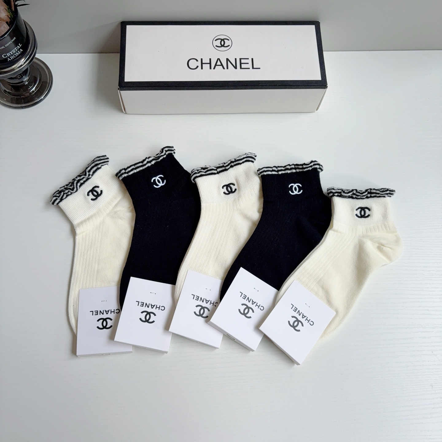 NO:813225,Comes with packaging (5 pairs in a box) CHANEL Chanel's new embroidered cotton socks, classic letter logo boat socks, personalized, fashionable and versatile, super soft material!  socks, stockings, socks, chanel, chanel, socks19860909配包装（一盒5双） CHANEL 香奈儿 新款刺绣纯棉袜子 经典字母logo船袜,个性时尚百搭款,超柔软材质！袜子,丝袜,袜子,chanel,chanel,socks,accessory