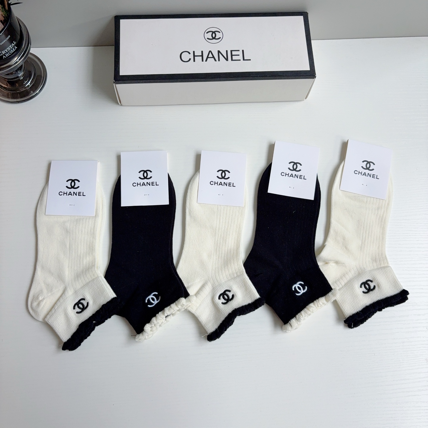 配包装（一盒5双） CHANEL 香奈儿新款刺绣纯棉袜子 经典字母logo船袜，个性时尚百搭款！
