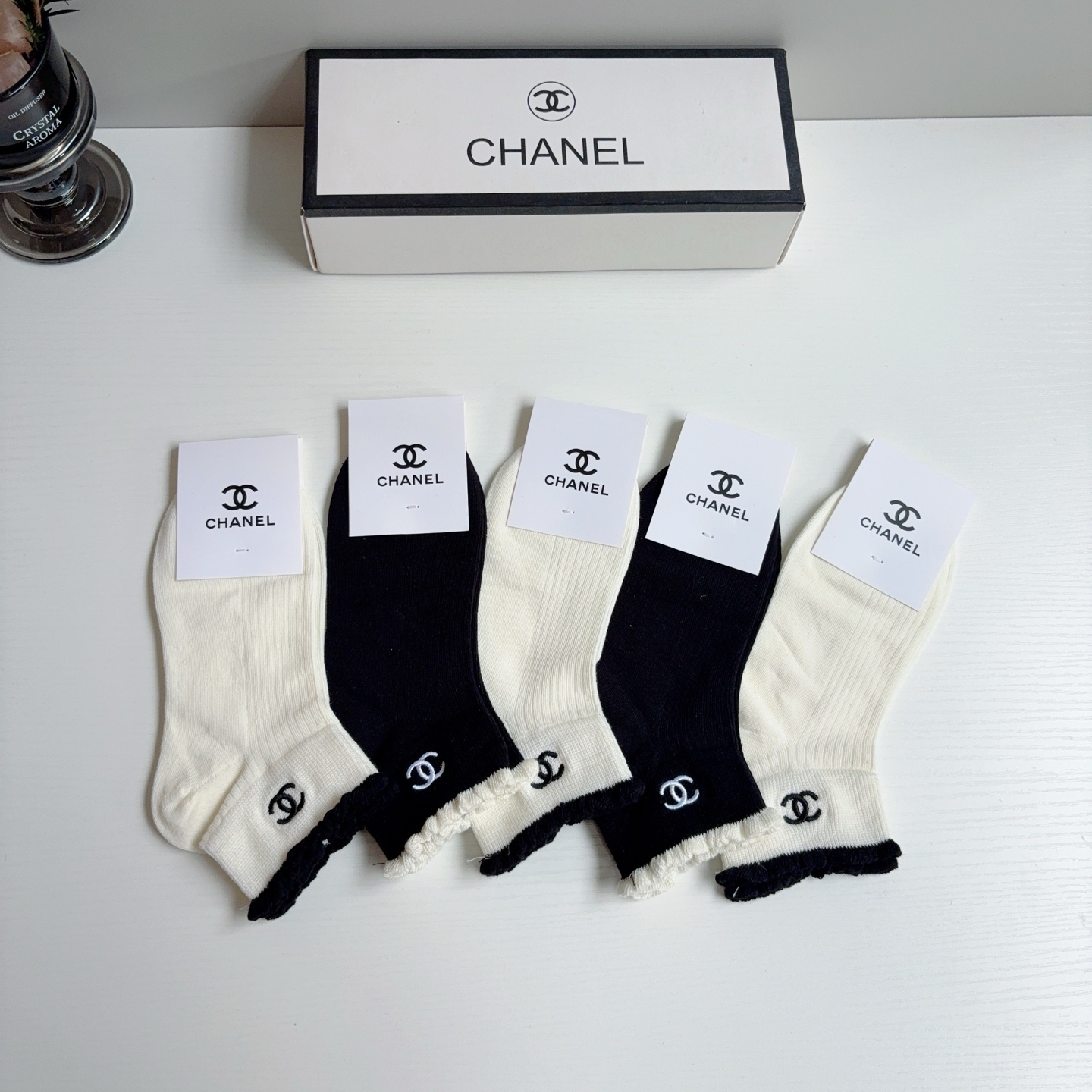 配包装（一盒5双） CHANEL 香奈儿新款刺绣纯棉袜子 经典字母logo船袜，个性时尚百搭款！