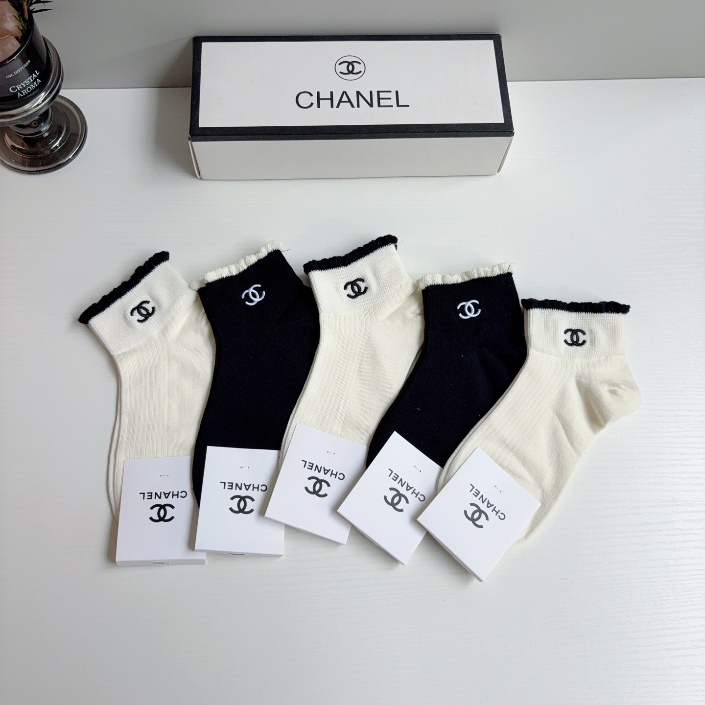 NO:813395,Comes with packaging (5 pairs in a box) CHANEL Chanel's new embroidered cotton socks, classic letter logo boat socks, personalized, fashionable and versatile!  socks, stockings, socks, chanel, chanel, socks19860909配包装（一盒5双） CHANEL 香奈儿新款刺绣纯棉袜子 经典字母logo船袜,个性时尚百搭款！袜子,丝袜,袜子,chanel,chanel,socks,accessory