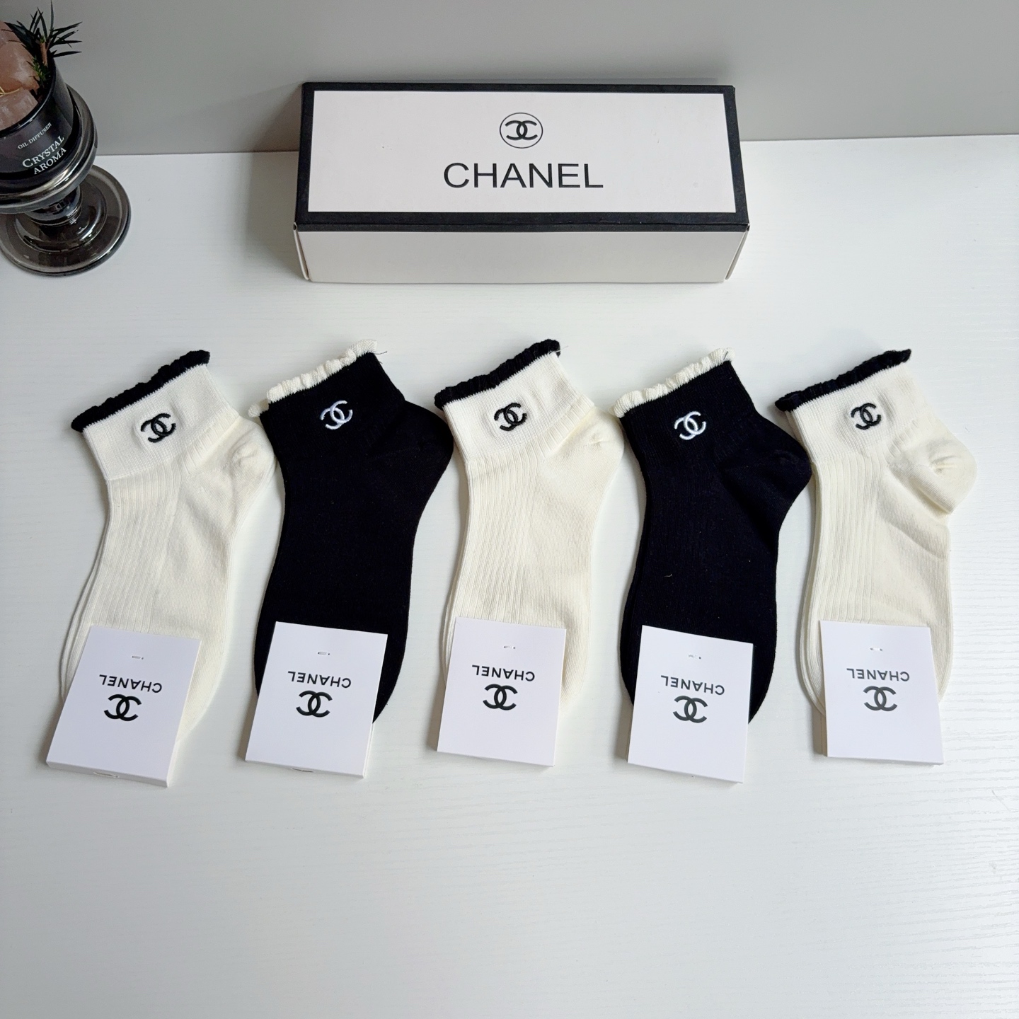 配包装（一盒5双） CHANEL 香奈儿新款刺绣纯棉袜子 经典字母logo船袜，个性时尚百搭款！