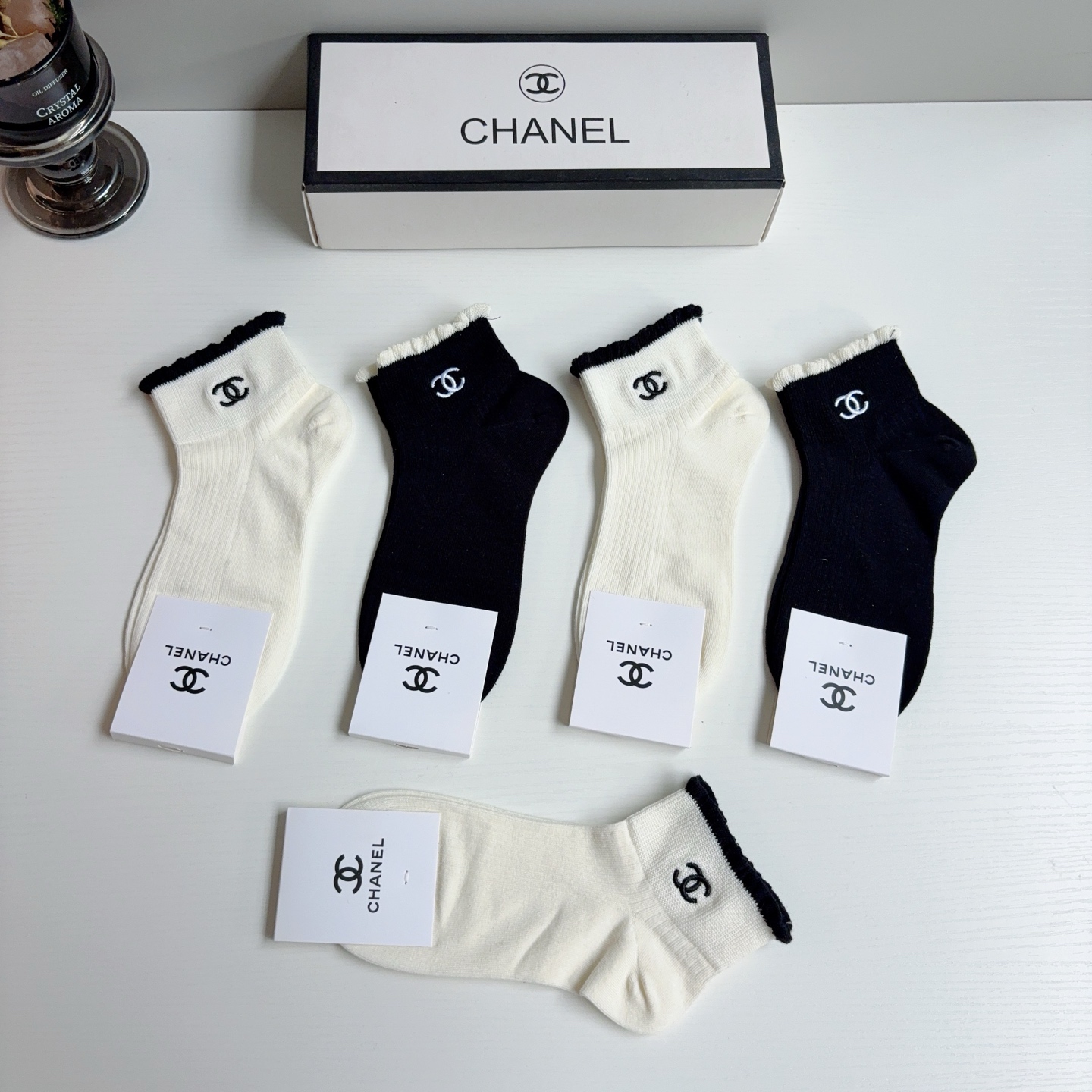 配包装（一盒5双） CHANEL 香奈儿新款刺绣纯棉袜子 经典字母logo船袜，个性时尚百搭款！