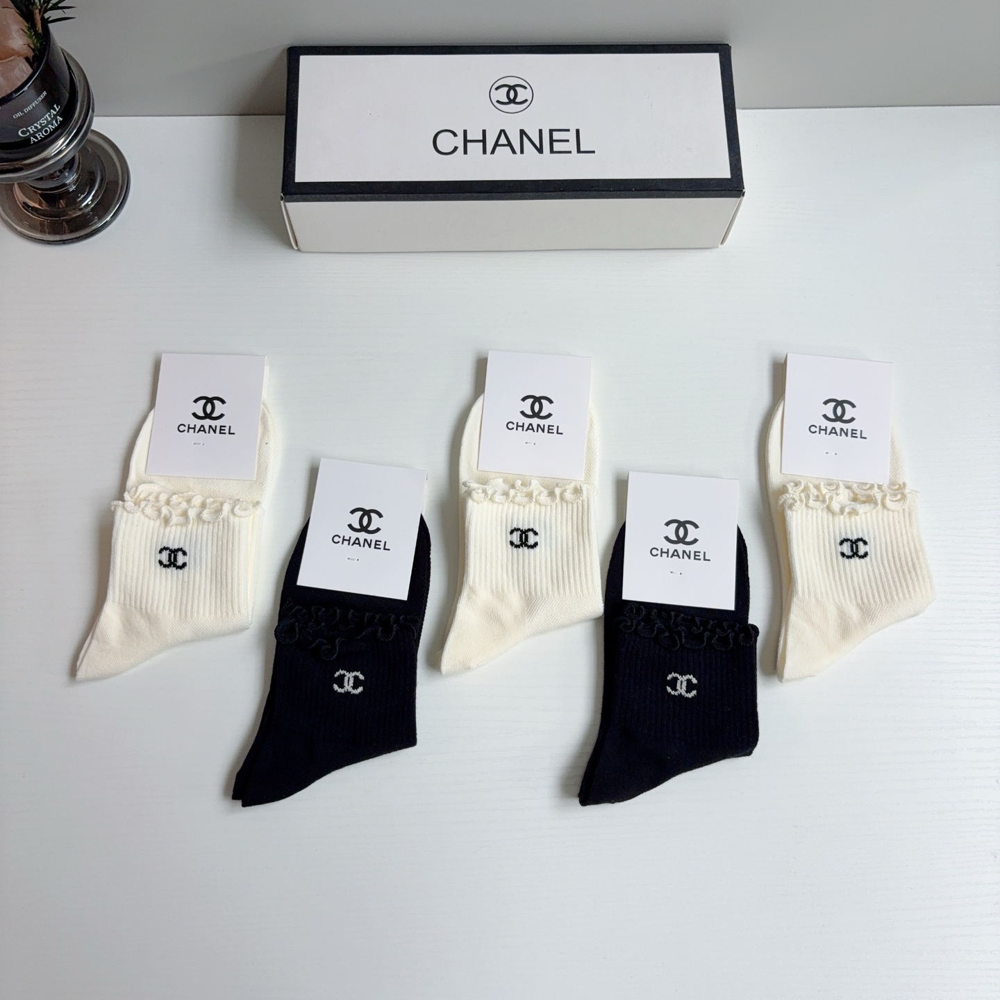配包装（一盒5双）CHANEL 香奈儿经典中筒袜子、纯棉材质柔软，经典双C图案logo！