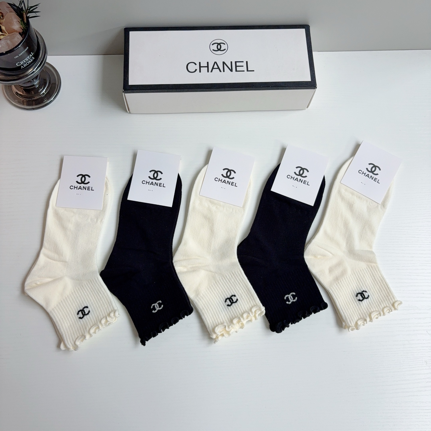 配包装（一盒5双）CHANEL 香奈儿经典中筒袜子、纯棉材质柔软，经典双C图案logo！