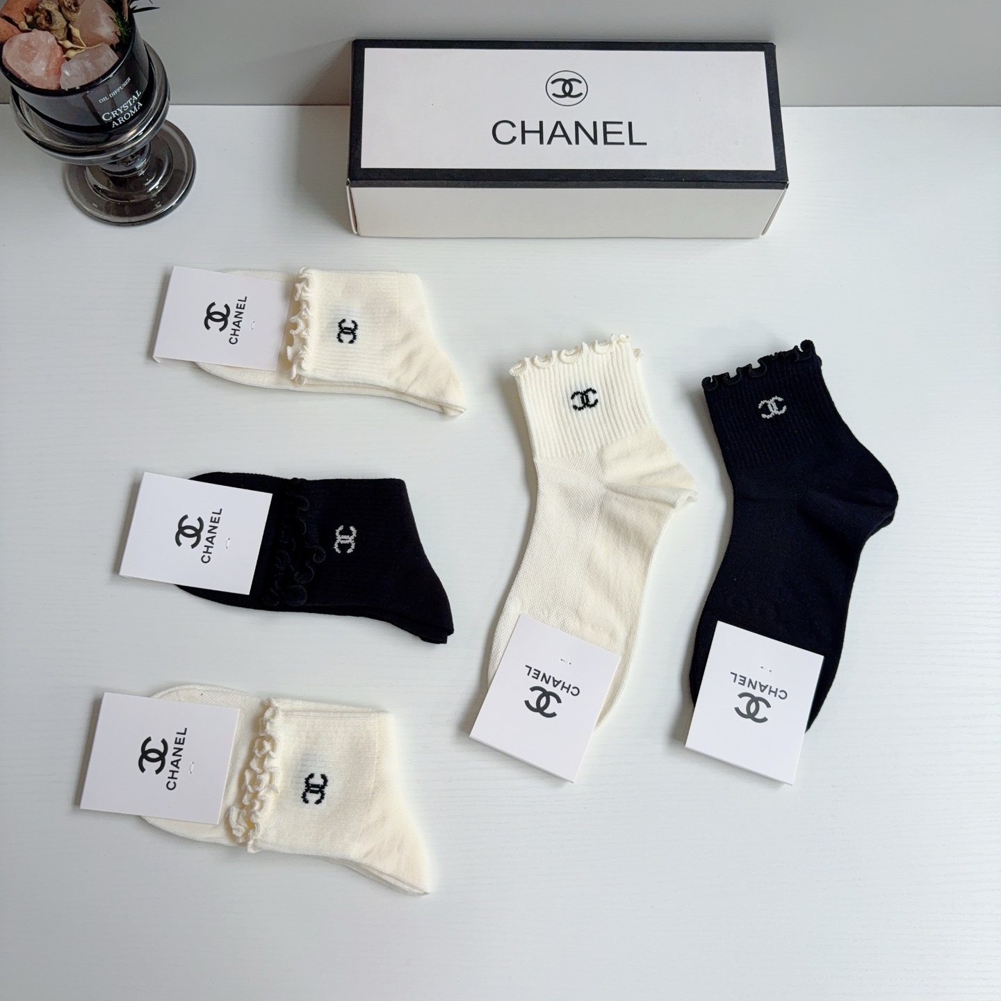 配包装（一盒5双）CHANEL 香奈儿经典中筒袜子、纯棉材质柔软，经典双C图案logo！