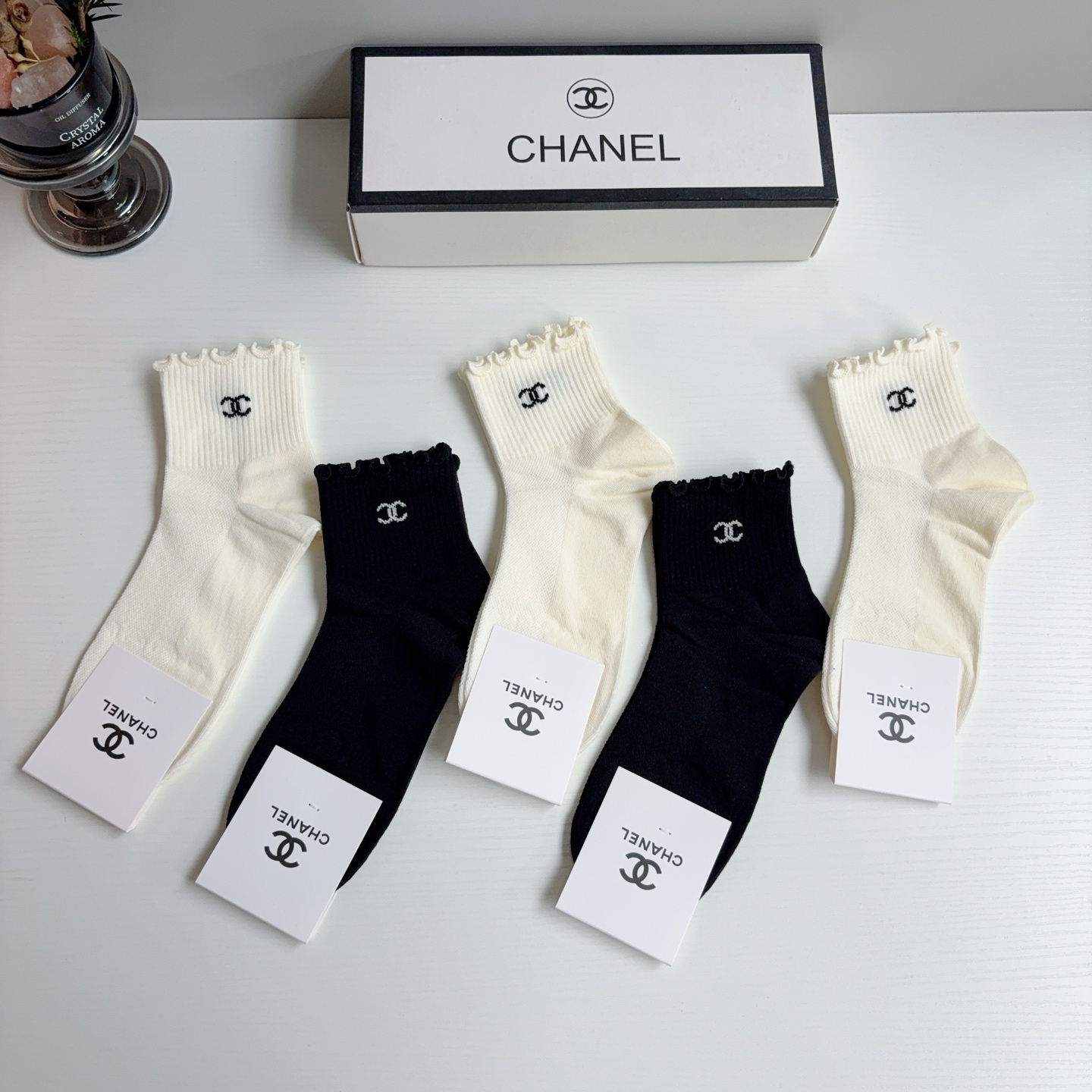 配包装（一盒5双）CHANEL 香奈儿经典中筒袜子、纯棉材质柔软，经典双C图案logo！