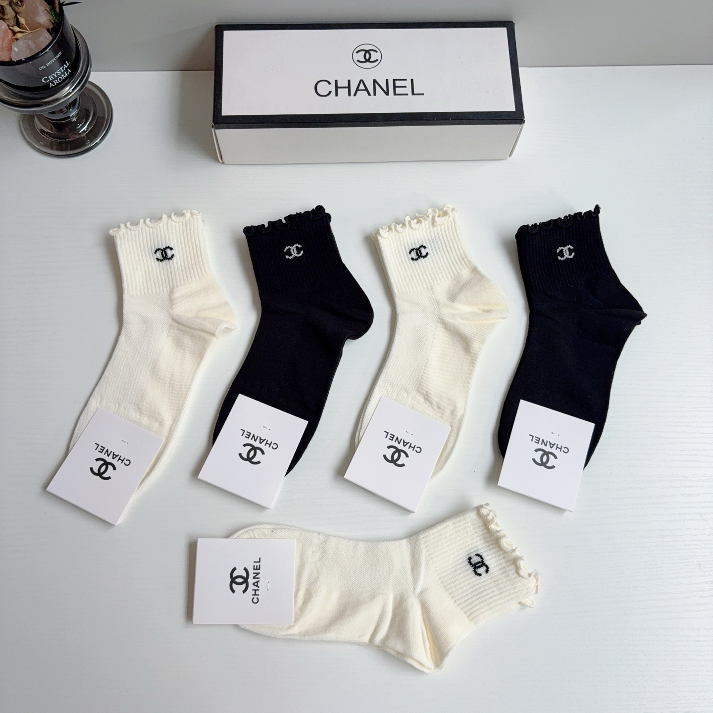配包装（一盒5双）CHANEL 香奈儿经典中筒袜子、纯棉材质柔软，经典双C图案logo！
