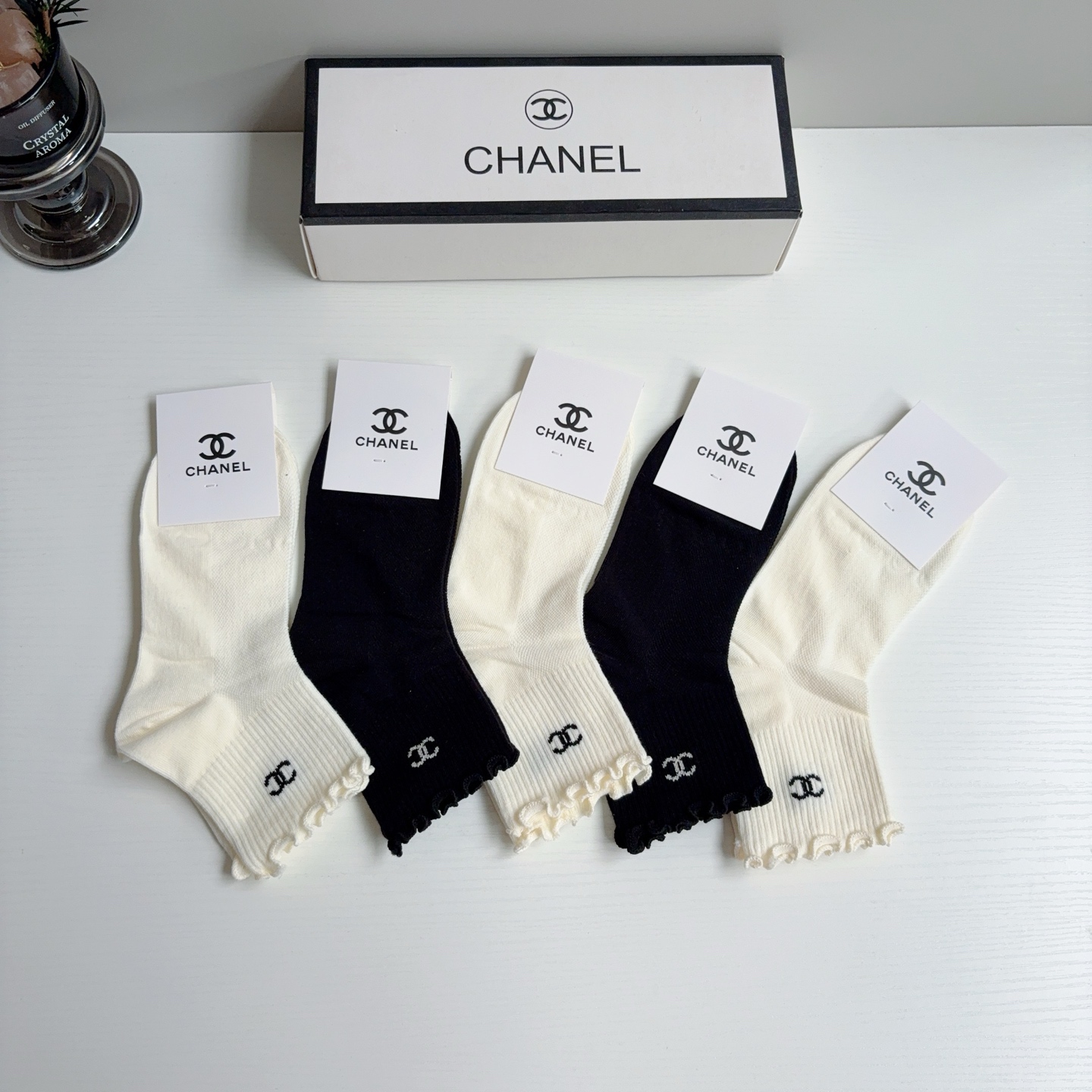 配包装（一盒5双）CHANEL 香奈儿经典中筒袜子、纯棉材质柔软，经典双C图案logo！