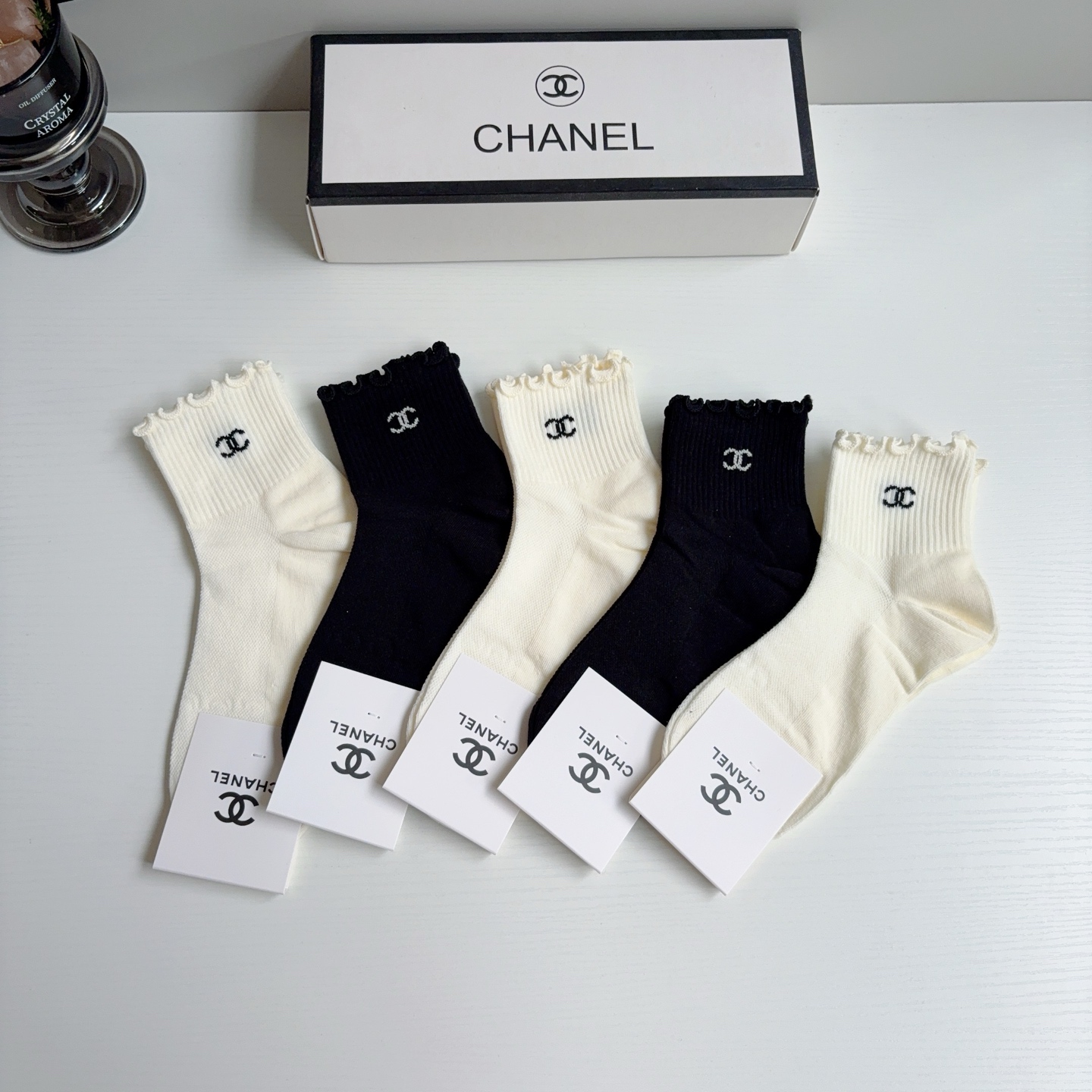 NO:813360,Comes with packaging (5 pairs in a box) CHANEL Chanel classic mid-calf socks, soft pure cotton material, classic double C pattern logo!  socks, stockings, socks, chanel, chanel, socks19860909配包装（一盒5双） CHANEL 香奈儿经典中筒袜子、纯棉材质柔软,经典双C图案logo！袜子,丝袜,袜子,chanel,chanel,socks,accessory