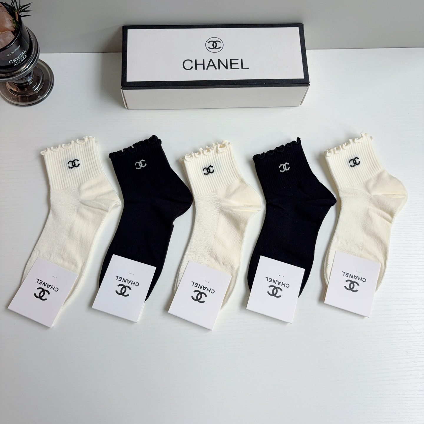 配包装（一盒5双）CHANEL 香奈儿经典中筒袜子、纯棉材质柔软，经典双C图案logo！