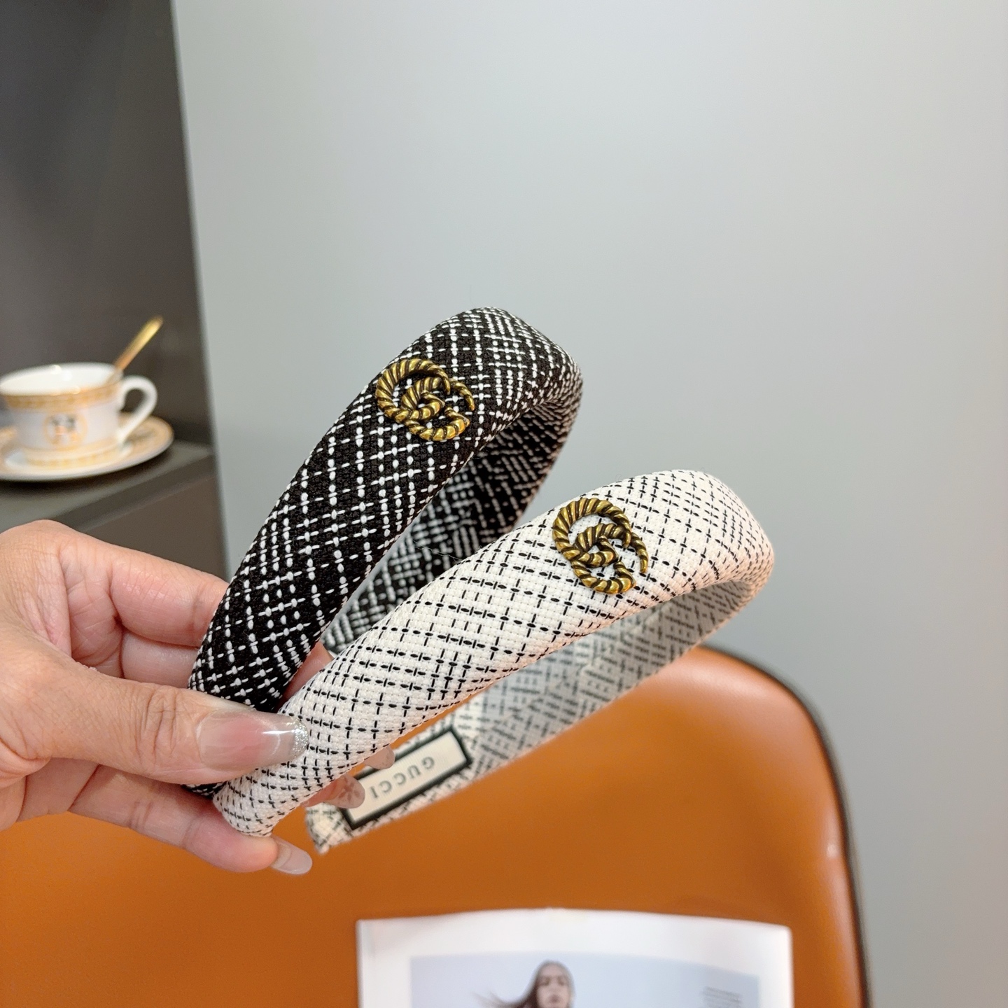 NO:853417,Comes with packaging Gucci Internet celebrity classic new sponge fabric headband, a must-have headband for goddesses, very versatile, fashionable and trendy!  hairpins,hairpins,gucci,hairpins19860909配包装 Gucci古奇 网红经典新款海绵布艺发箍,女神必备单品头箍,非常百搭,时尚潮流款！发夹,发夹,gucci,hairpins,accessory