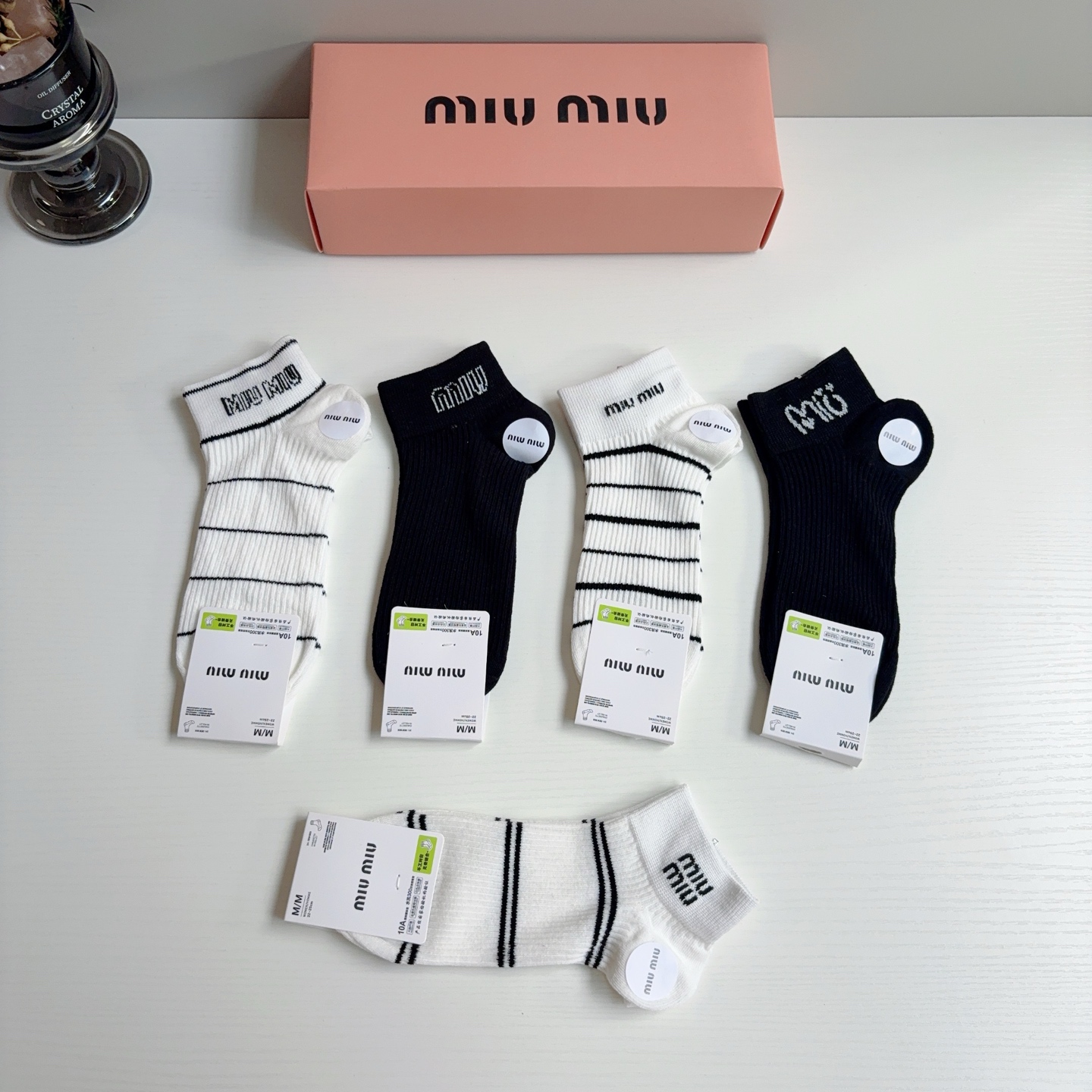 配包装【一盒5双】miumiu · 缪缪 新款网红短筒袜子❗️纯棉材质，轻薄柔软透气，四季通用！