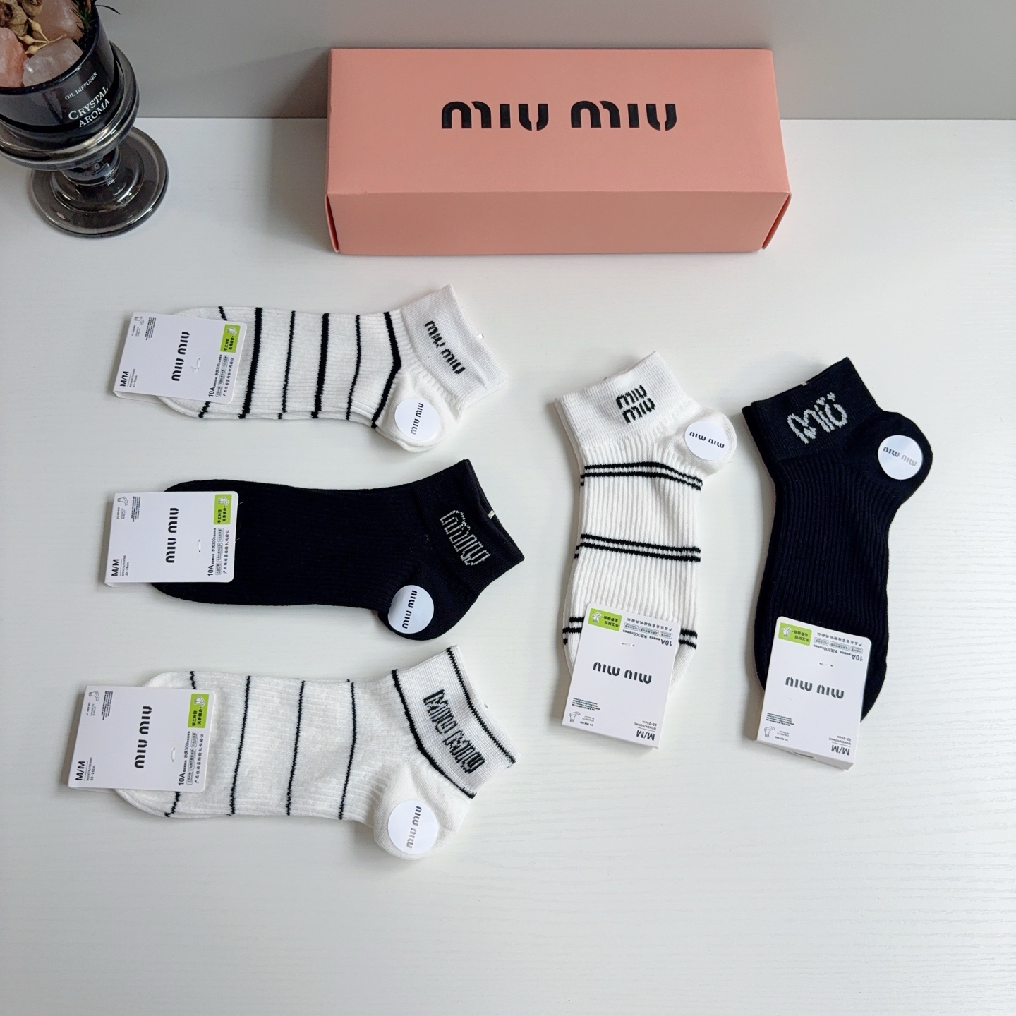 配包装【一盒5双】miumiu · 缪缪 新款网红短筒袜子❗️纯棉材质，轻薄柔软透气，四季通用！