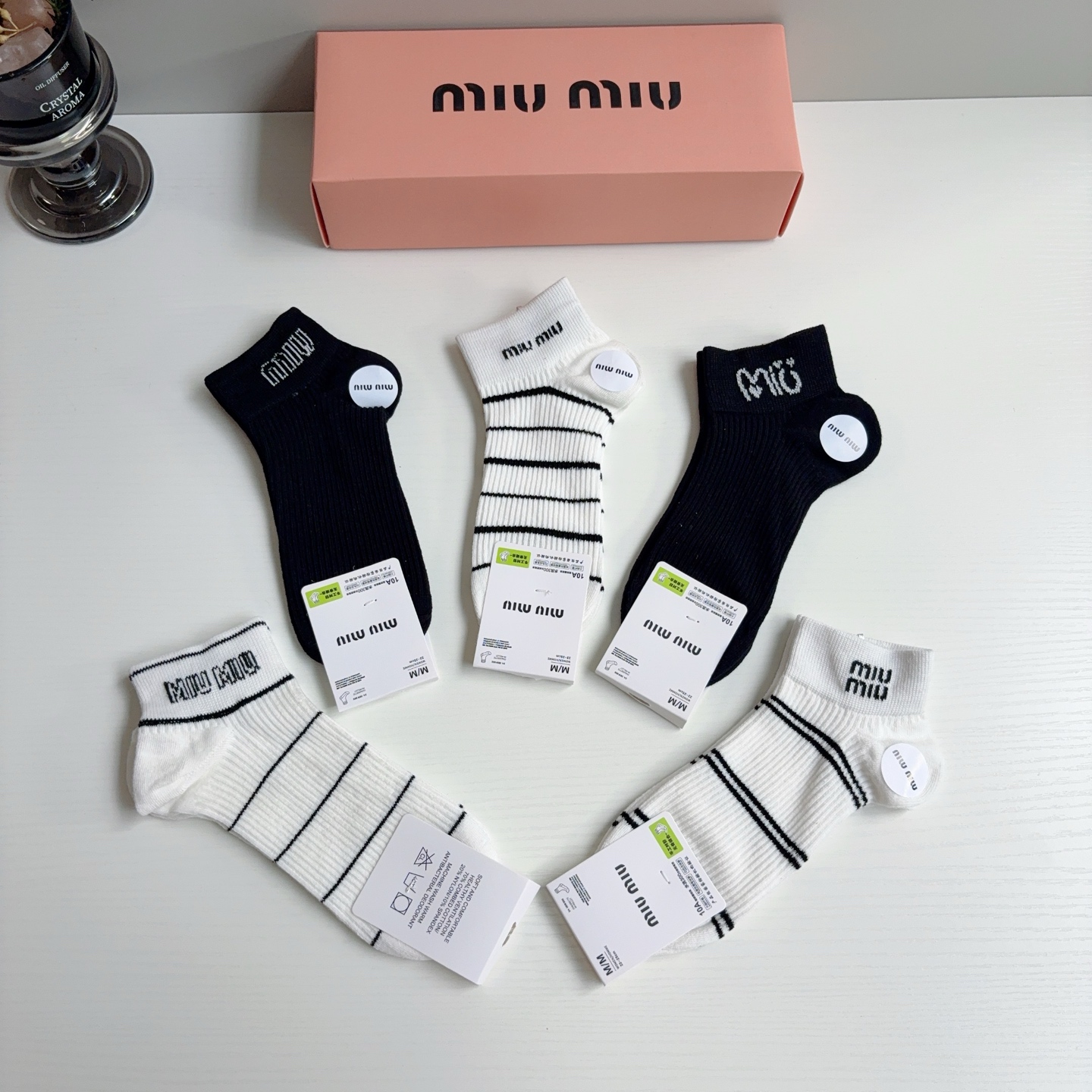 配包装【一盒5双】miumiu · 缪缪 新款网红短筒袜子❗️纯棉材质，轻薄柔软透气，四季通用！