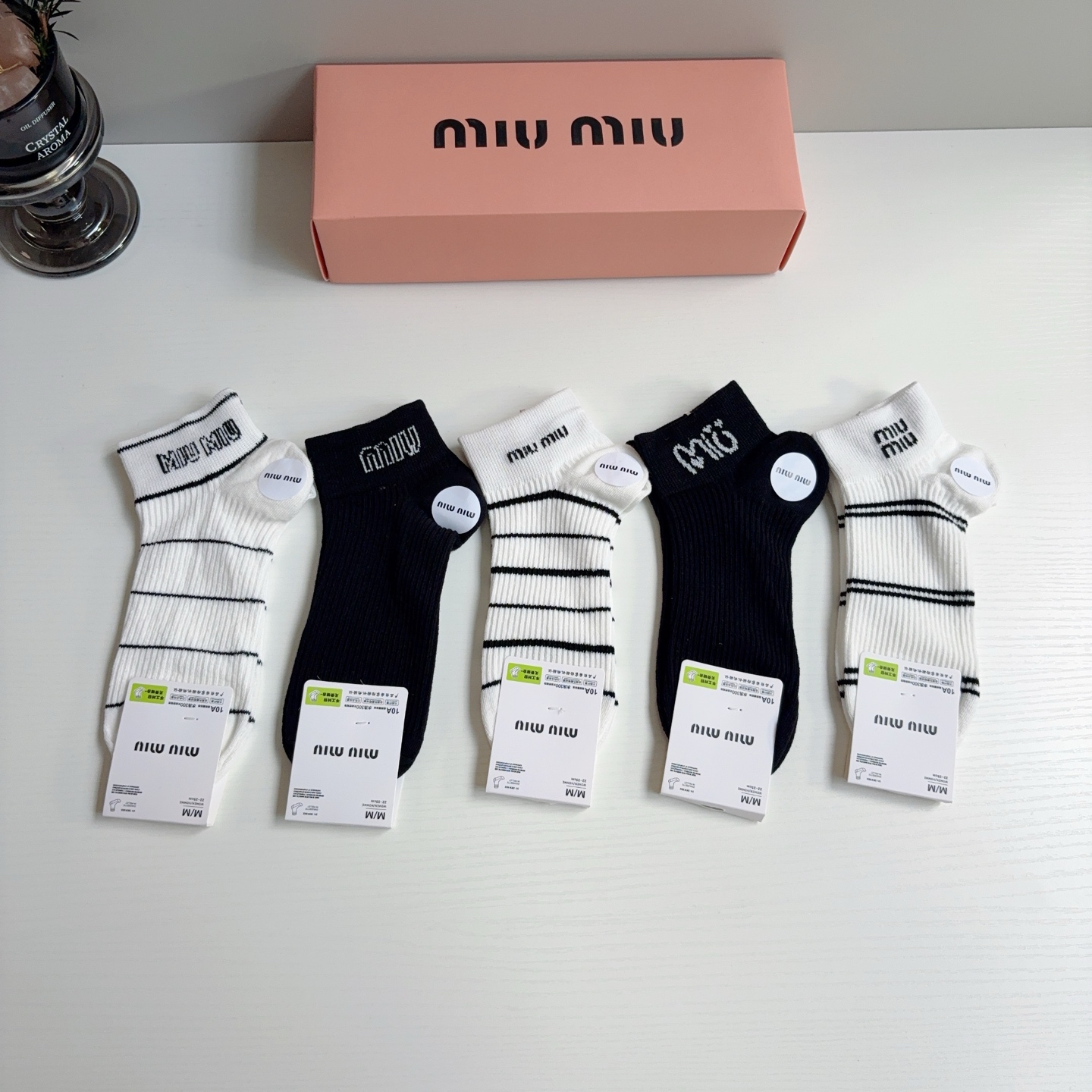 配包装【一盒5双】miumiu · 缪缪 新款网红短筒袜子❗️纯棉材质，轻薄柔软透气，四季通用！