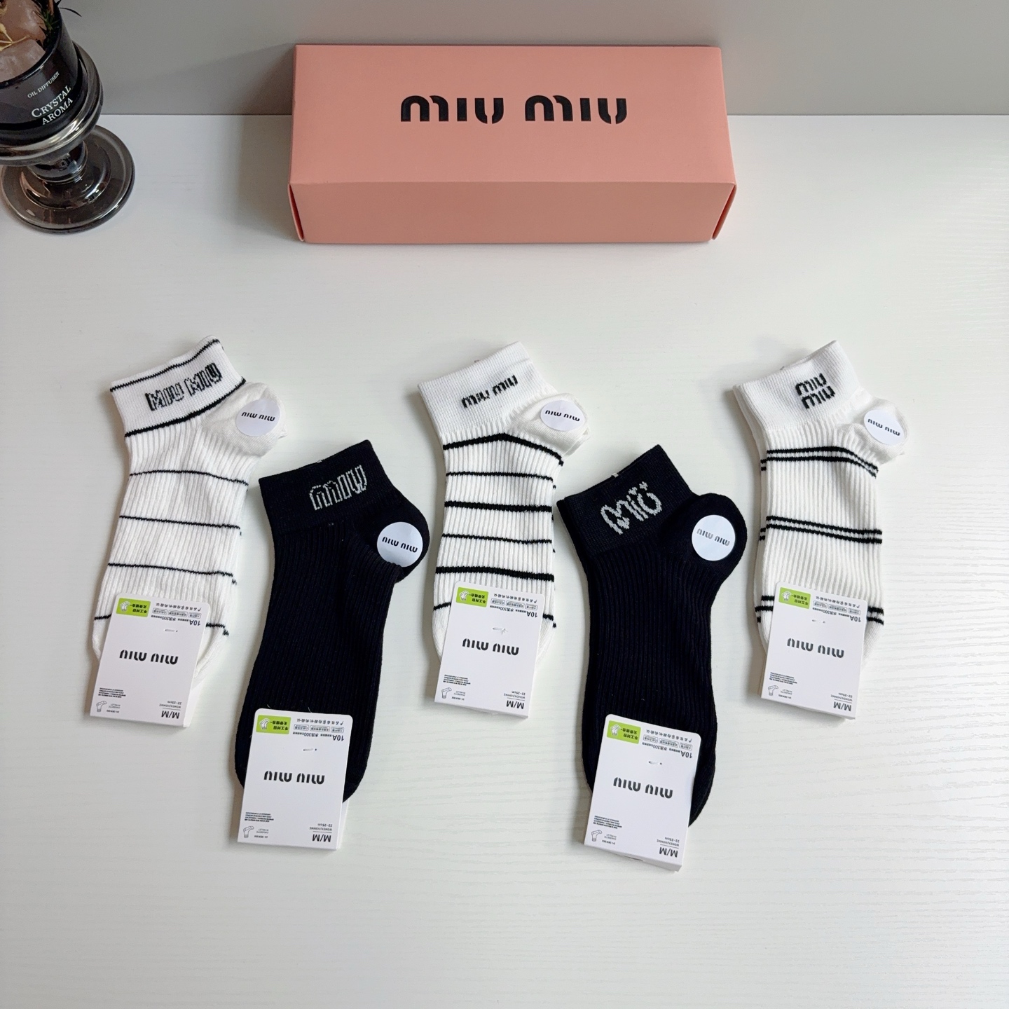 配包装【一盒5双】miumiu · 缪缪 新款网红短筒袜子❗️纯棉材质，轻薄柔软透气，四季通用！