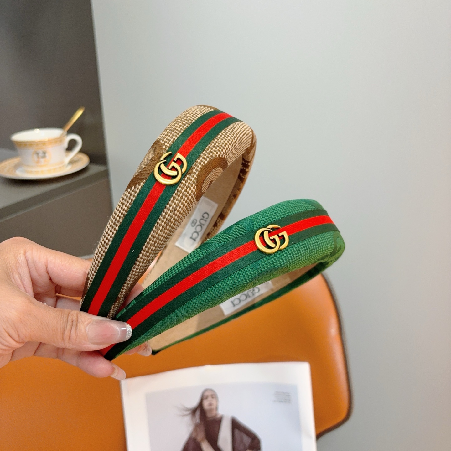 NO:853622,Comes with packaging Gucci Gucci classic new big G thick sponge fabric headband, a must-have headband for goddesses, very versatile, fashionable and trendy!  hairpins,hairpins,gucci,hairpins19860909配包装 Gucci古奇 经典新款大G厚海绵布艺发箍,女神必备单品头箍,非常百搭,时尚潮流款！发夹,发夹,gucci,hairpins,accessory