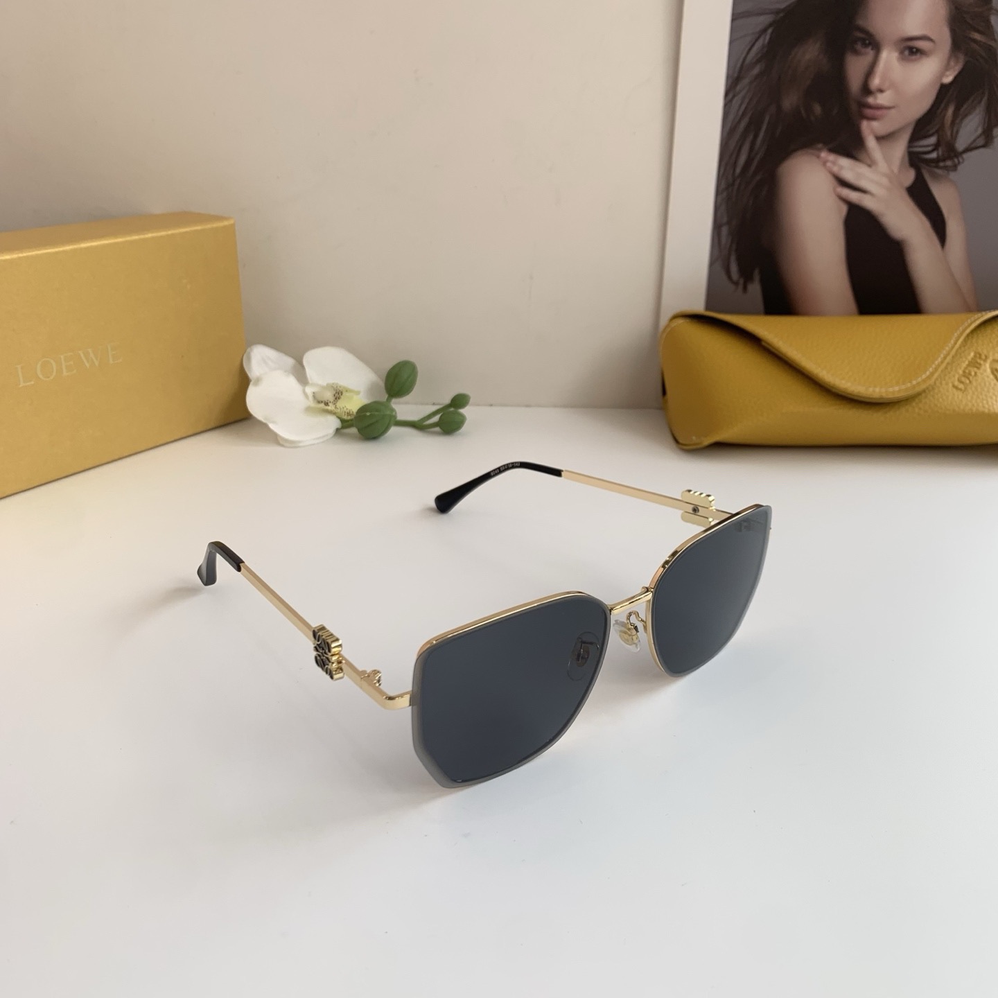 NO:826819,LOEWE Luo Yiwei's new foreign trade retro fashion metal square sunglasses, the same style as Xiaohongshu Internet celebrity, anti-UV sunshade glasses!  glasses, sunglasses, sunglasses, glasses, loewe, loewe19860909LOEWE 罗意威 新款外贸复古时尚金属方框太阳镜小红书网红同款墨镜 防紫外线遮阳眼镜！眼镜墨镜太阳镜,眼镜,loewe,loewe,glasses