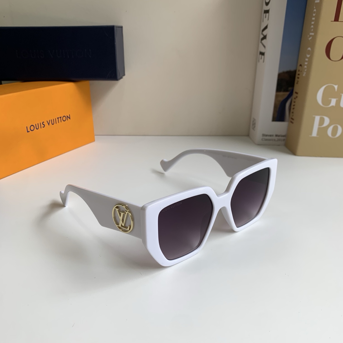 NO:826897,LV Louis Vuitton's new square-frame men's and women's sunglasses, outdoor bright sunglasses, stylish, versatile and trendy glasses!  glasses, sunglasses, sunglasses, glasses, louis vuitton, louis vuitton19860909LV 路易威登 新款方框男女款墨镜 户外强光太阳镜 时尚个性百搭潮流眼镜！眼镜墨镜太阳镜,眼镜,louis vuitton,louis vuitton,glasses